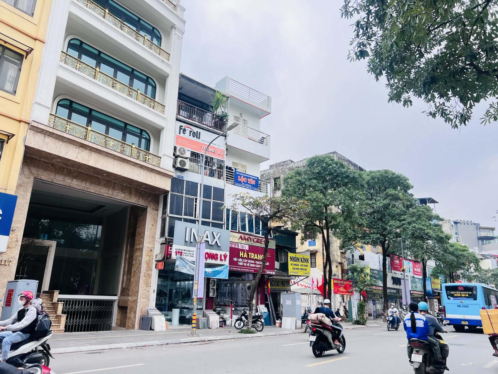 NHÀ TRUNG KÍNH TO, CẦU GIẤY 83m * 7 TẦNG, Ô TÔ TRÁNH VỈA HÈ, SETUP SẴN VÀO LÀM VIỆC NGAY 15988336