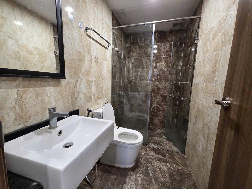 Chính chủ gửi bán căn hộ 2Pn Sky Central 15988370