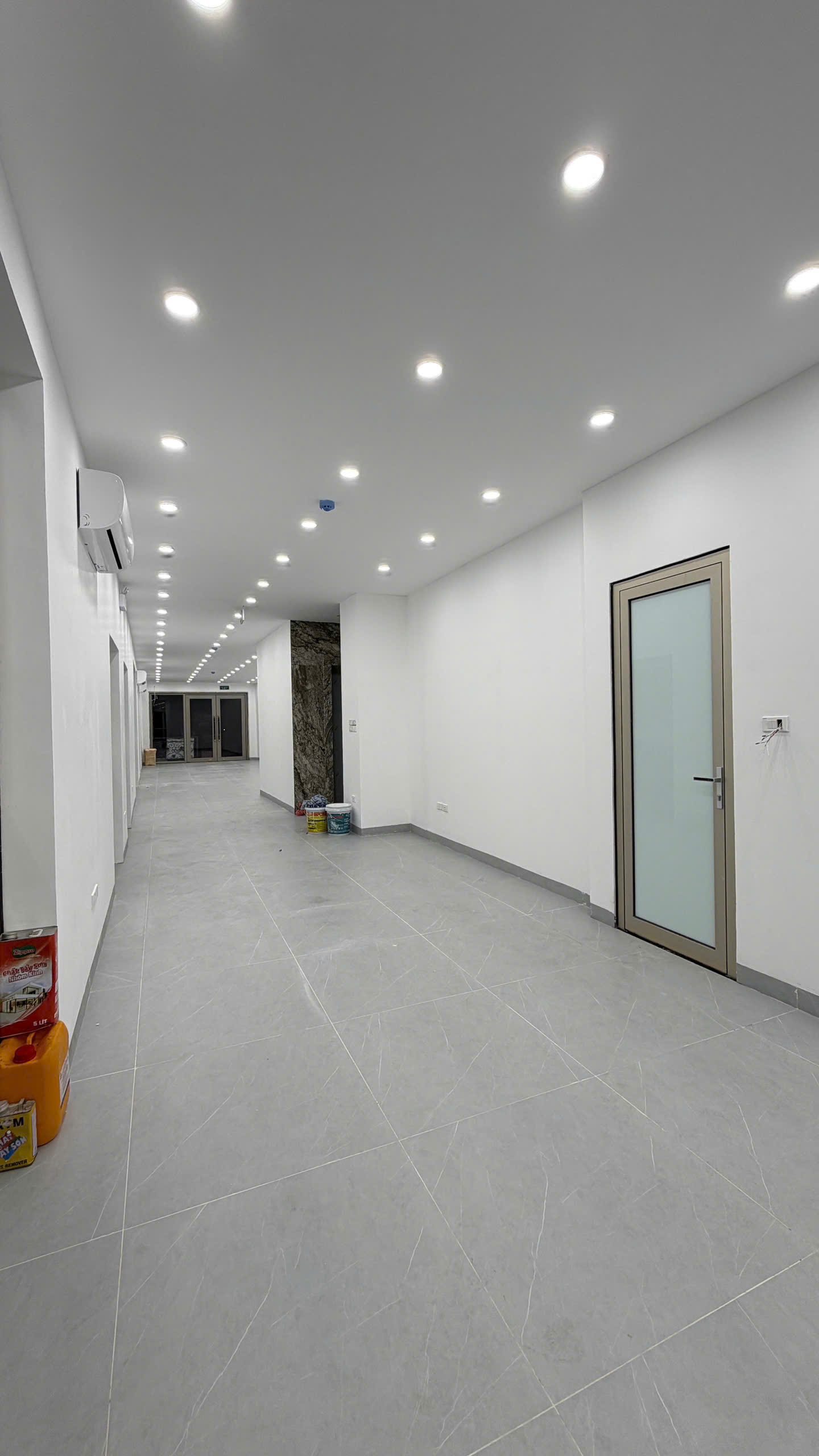 Cho thuê MBKD mặt phố Trung Kính - Trần Duy Hưng bàn giao thông sàn PCCC đầy đủ
Cho thuê MBKD mặt phố 39 Trung Kính - Trần Duy Hưng 

 15988514