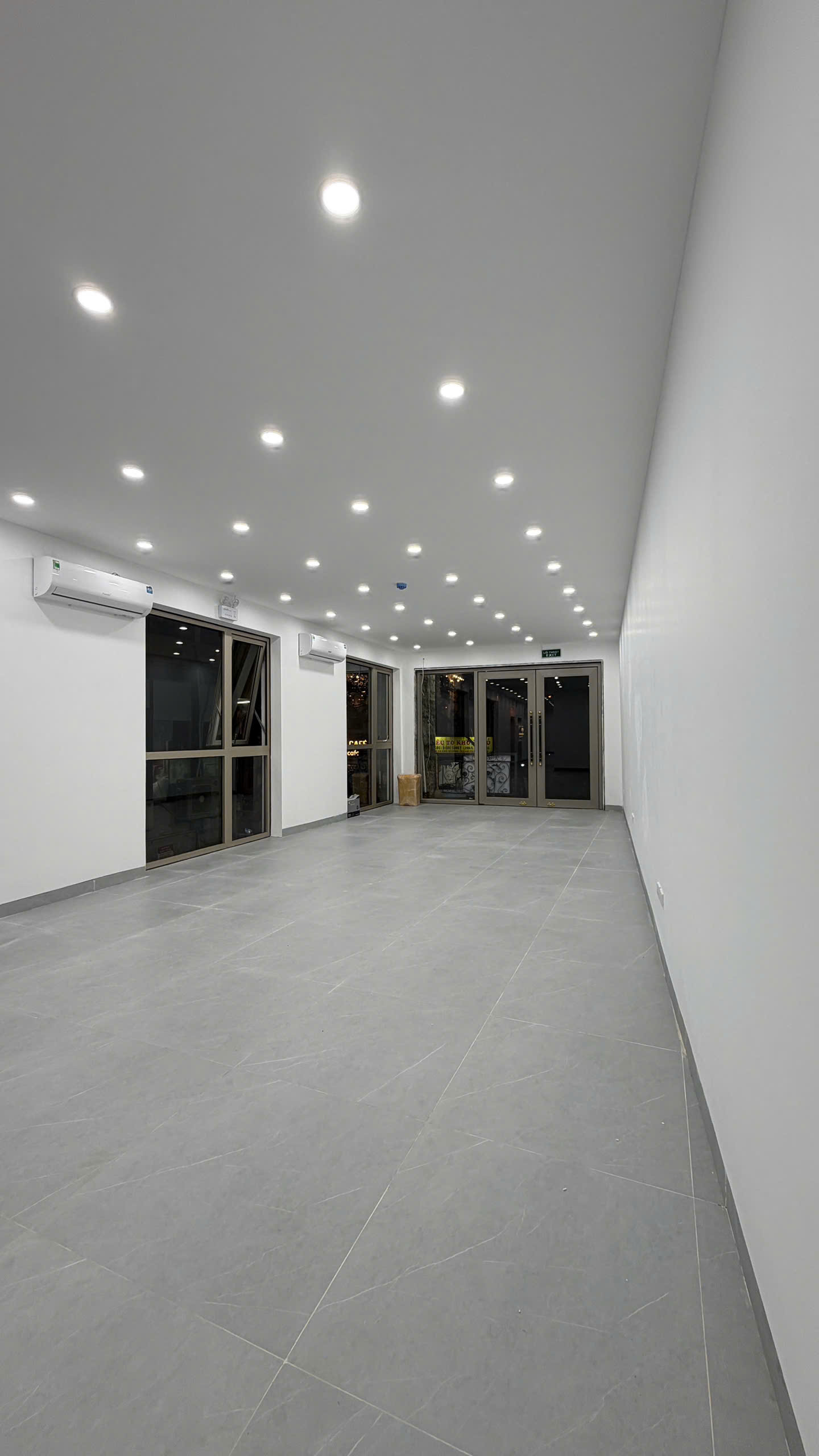 Cho thuê MBKD mặt phố Trung Kính - Trần Duy Hưng bàn giao thông sàn PCCC đầy đủ
Cho thuê MBKD mặt phố 39 Trung Kính - Trần Duy Hưng 

 15988514