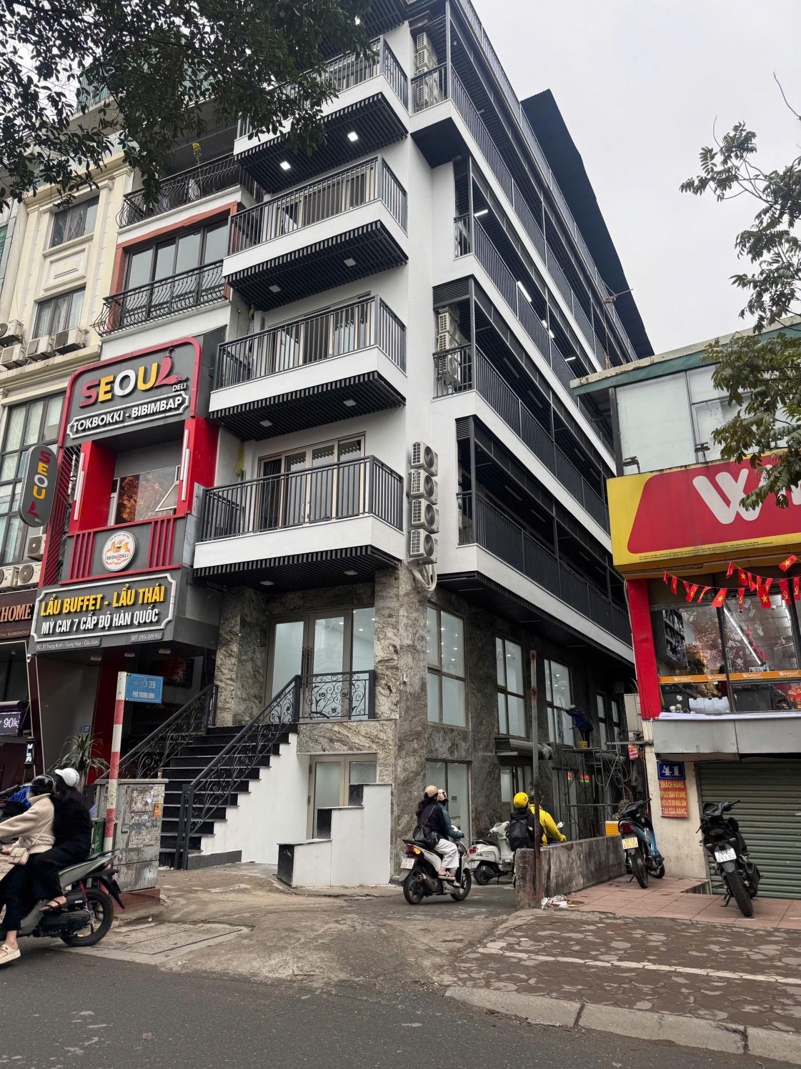 Cho thuê MBKD mặt phố Trung Kính - Trần Duy Hưng bàn giao thông sàn PCCC đầy đủ
Cho thuê MBKD mặt phố 39 Trung Kính - Trần Duy Hưng 

 15988514