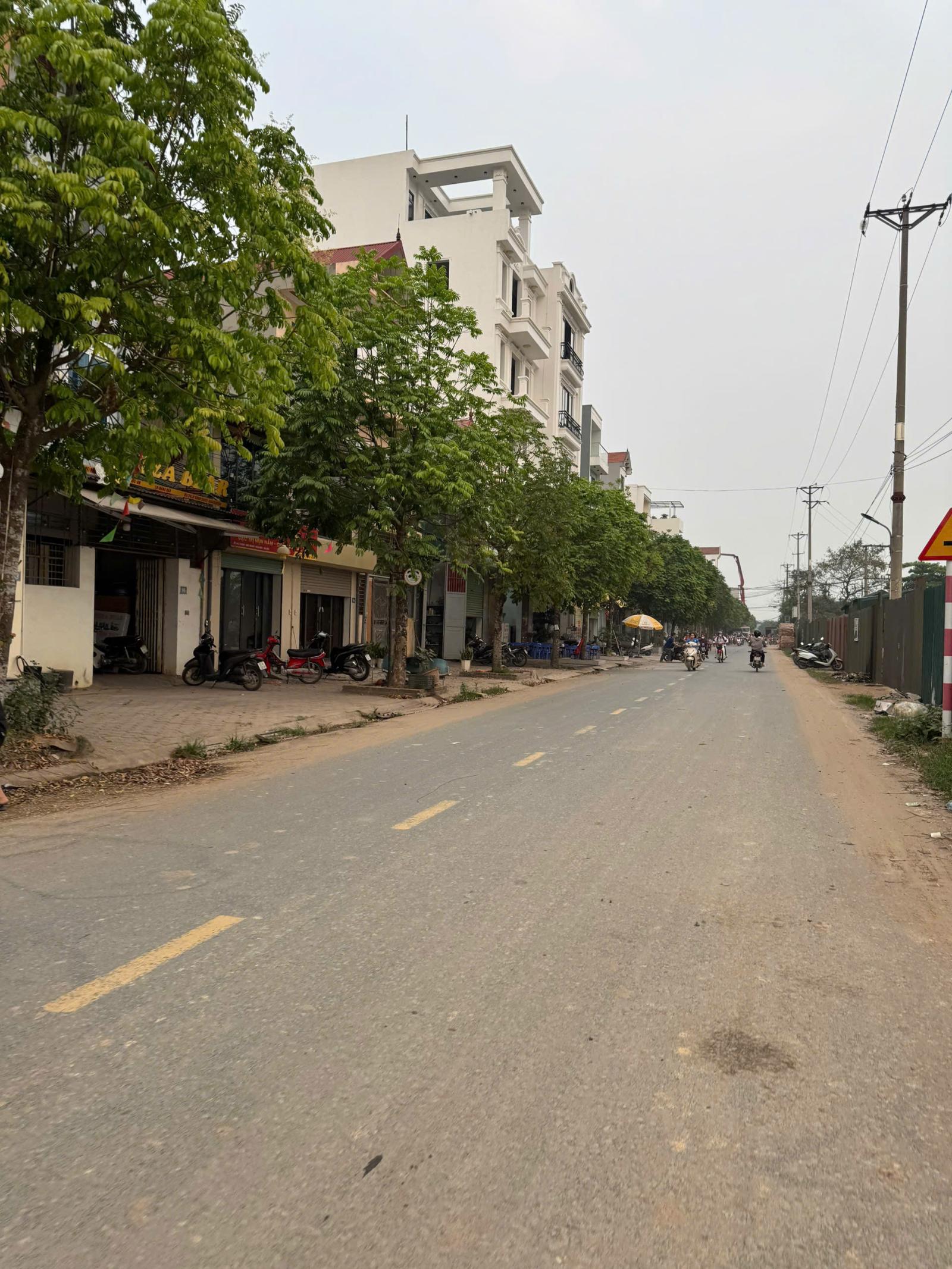 40m đức giang .hoài đức .hà hội. ngõ thông,tứ tung. 15988520