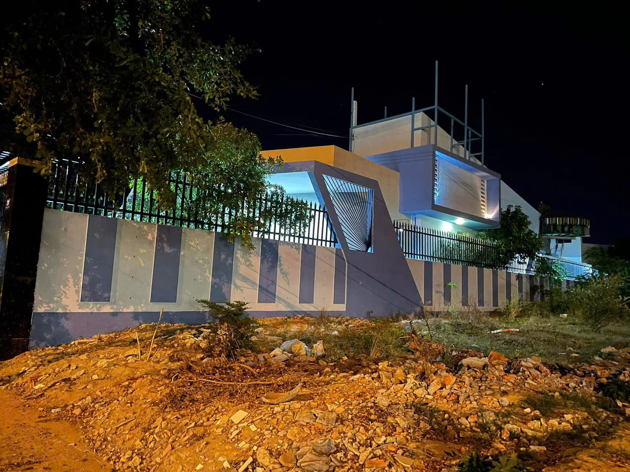 BÁN BIỆT THỰ SÂN VƯỜN 332M² – 26 NGUYỄN THỊ MINH KHAI, PHAN RANG 15988611