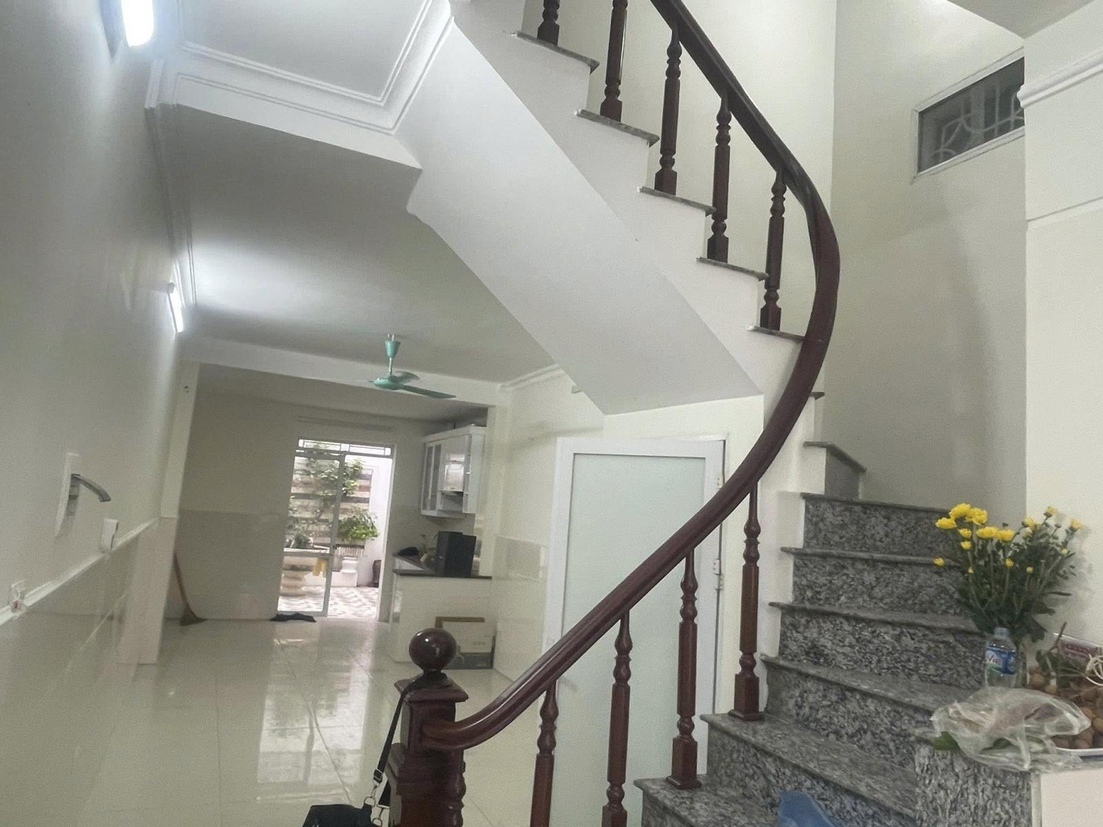 CHO THUÊ NGUYÊN CĂN LẠC TRUNG, NHÀ MỚI, RỘNG, LÀM VP 86M 3T, 12TR 0903258273 15988692