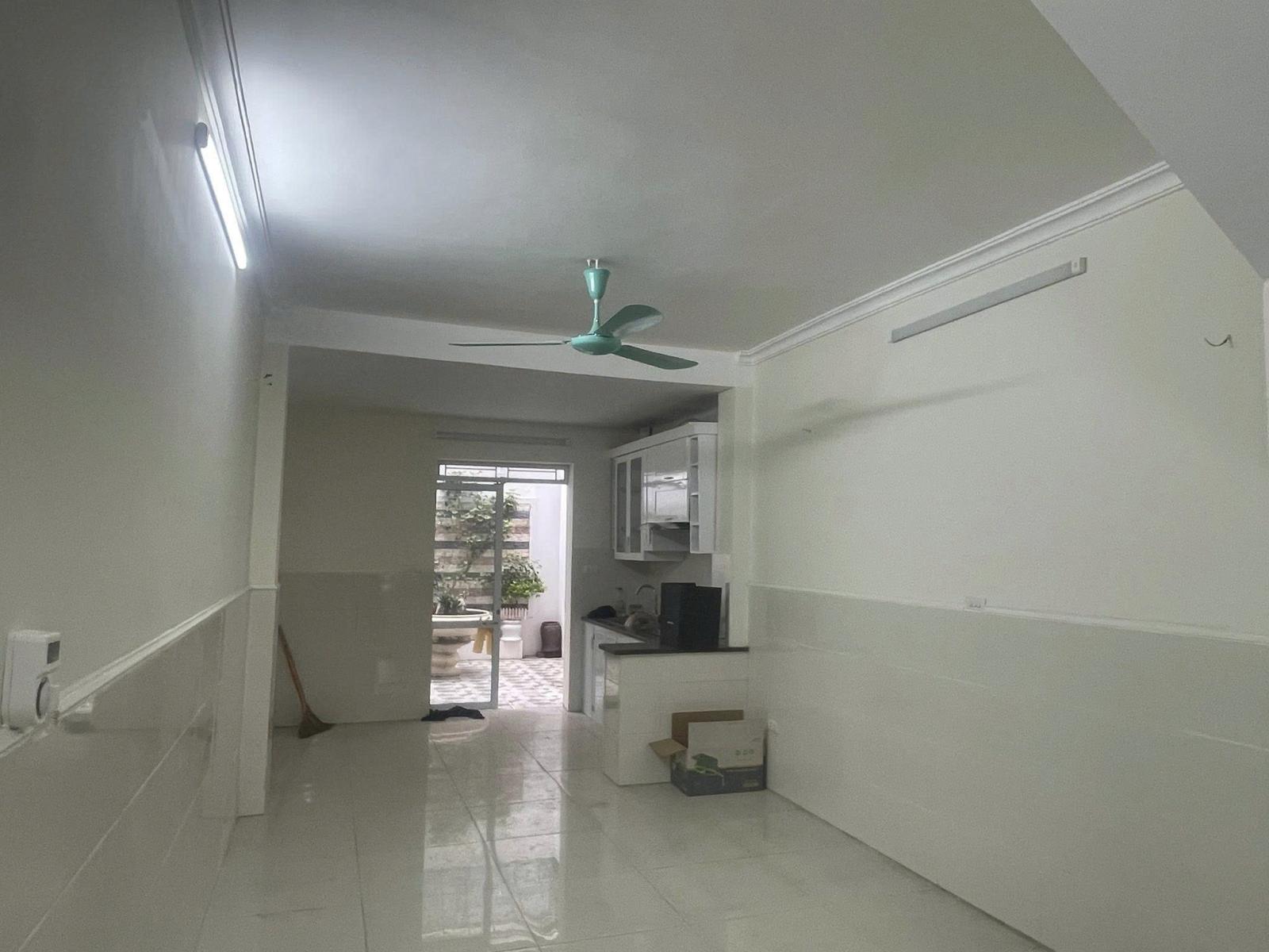 CHO THUÊ NGUYÊN CĂN LẠC TRUNG, NHÀ MỚI, RỘNG, LÀM VP 86M 3T, 12TR 0903258273 15988692