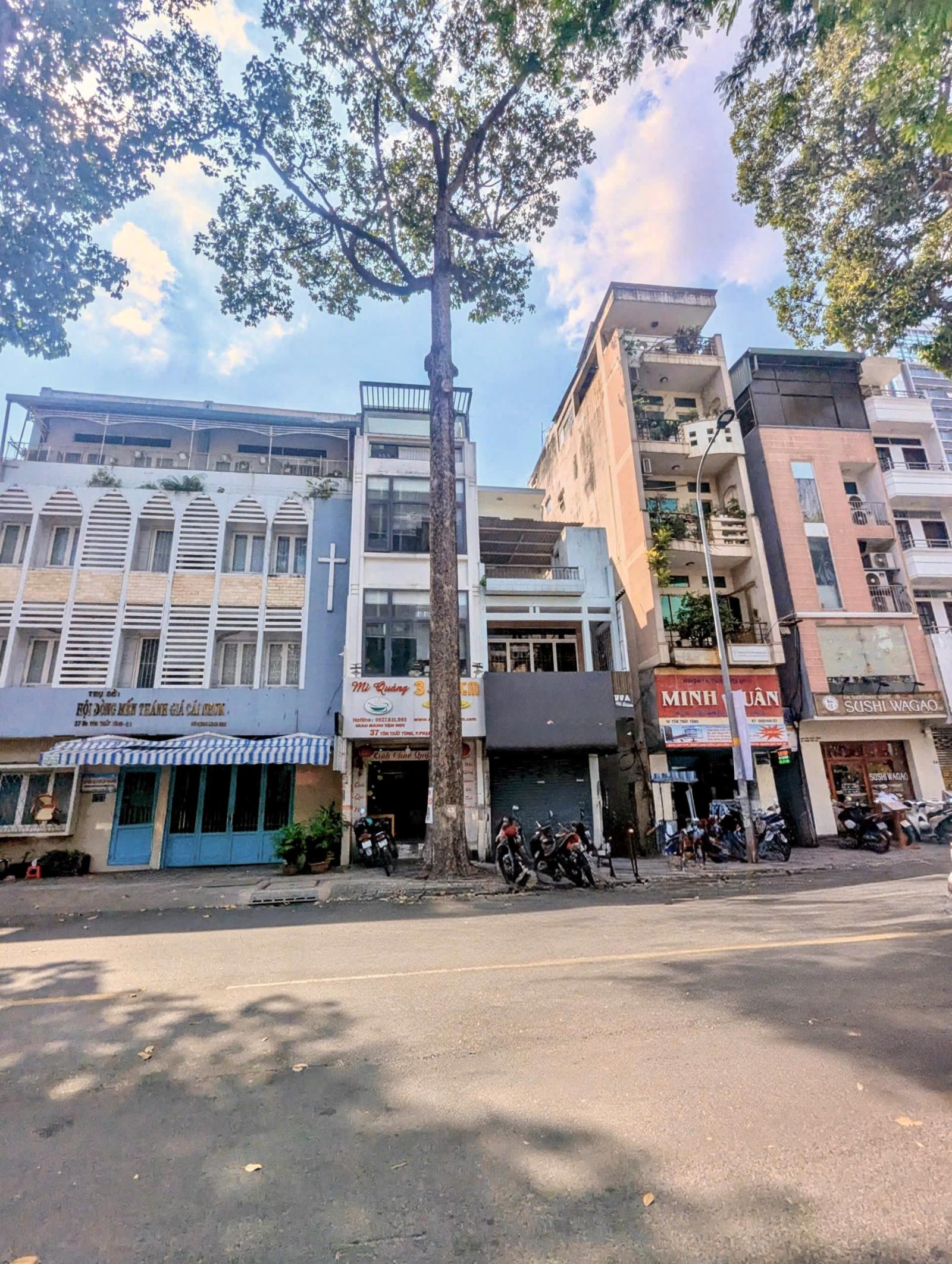 Căn góc 2MT tuyến thương mại Tôn Thất Tùng, Bến Thành - DT: 7*13 - giá siêu hời 45.9 tỷ
 15988792