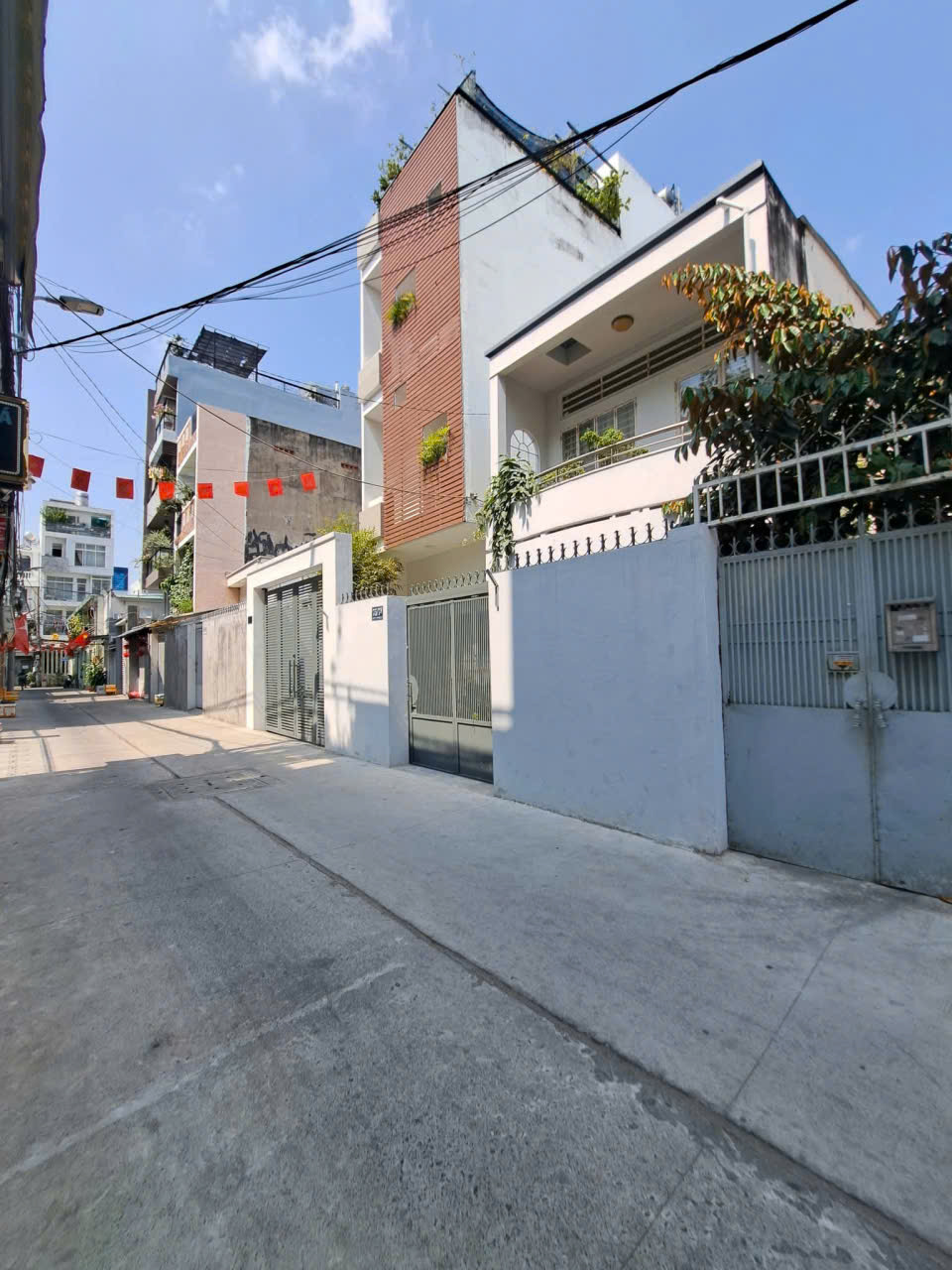 Nhà mặt tiền Hẻm xe hơi 4.3 × 20
Hẻm sạch sẽ _Sát lâm văn Bền. Nhà có dòng tiền _khu vực kinh 15988811