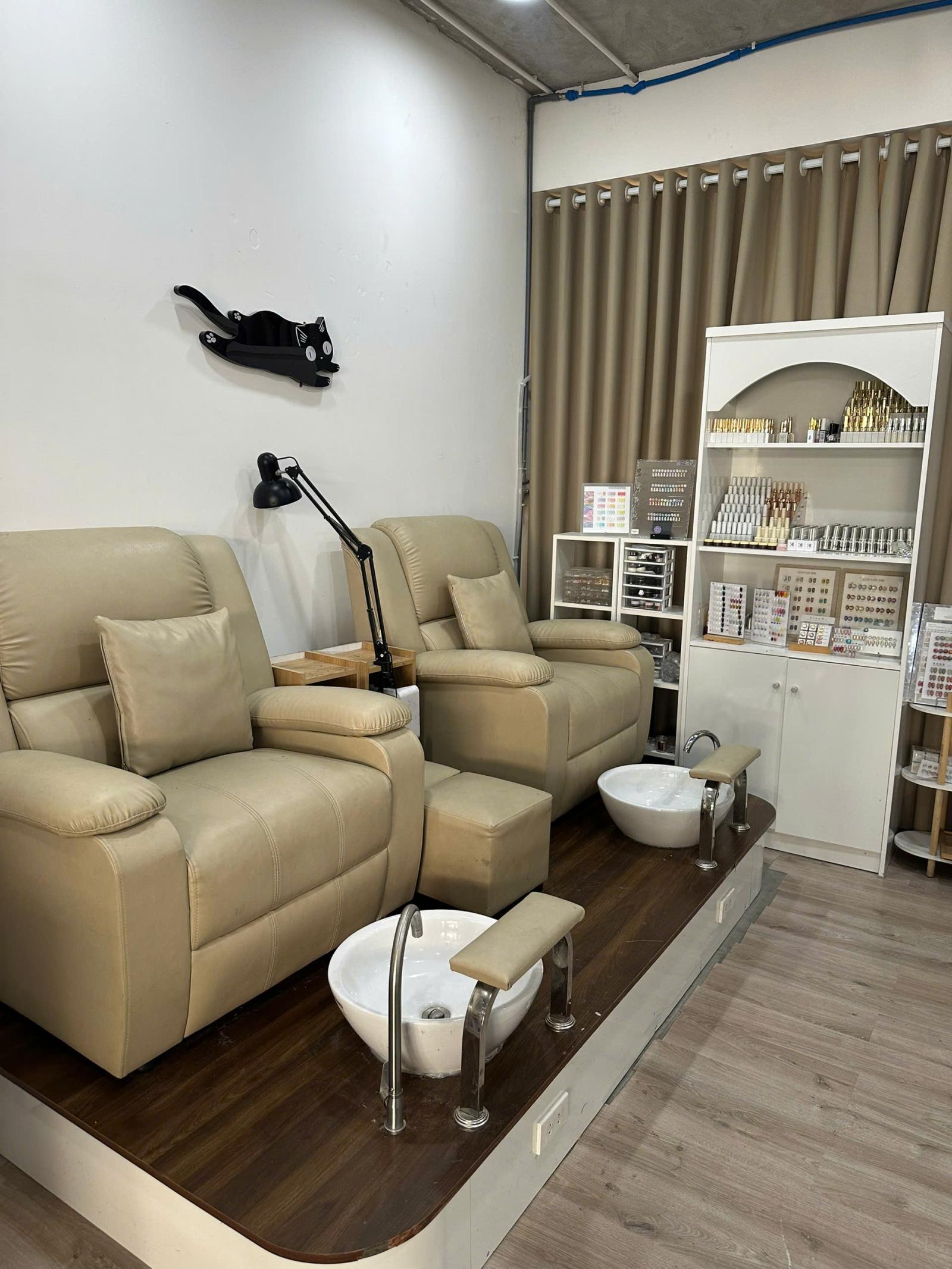 CHÍNH CHỦ SANG NHƯỢNG TIỆM NAIL - GỘI ĐANG HOẠT ĐỘNG TỐT - QUẬN TÂN BÌNH 15988839