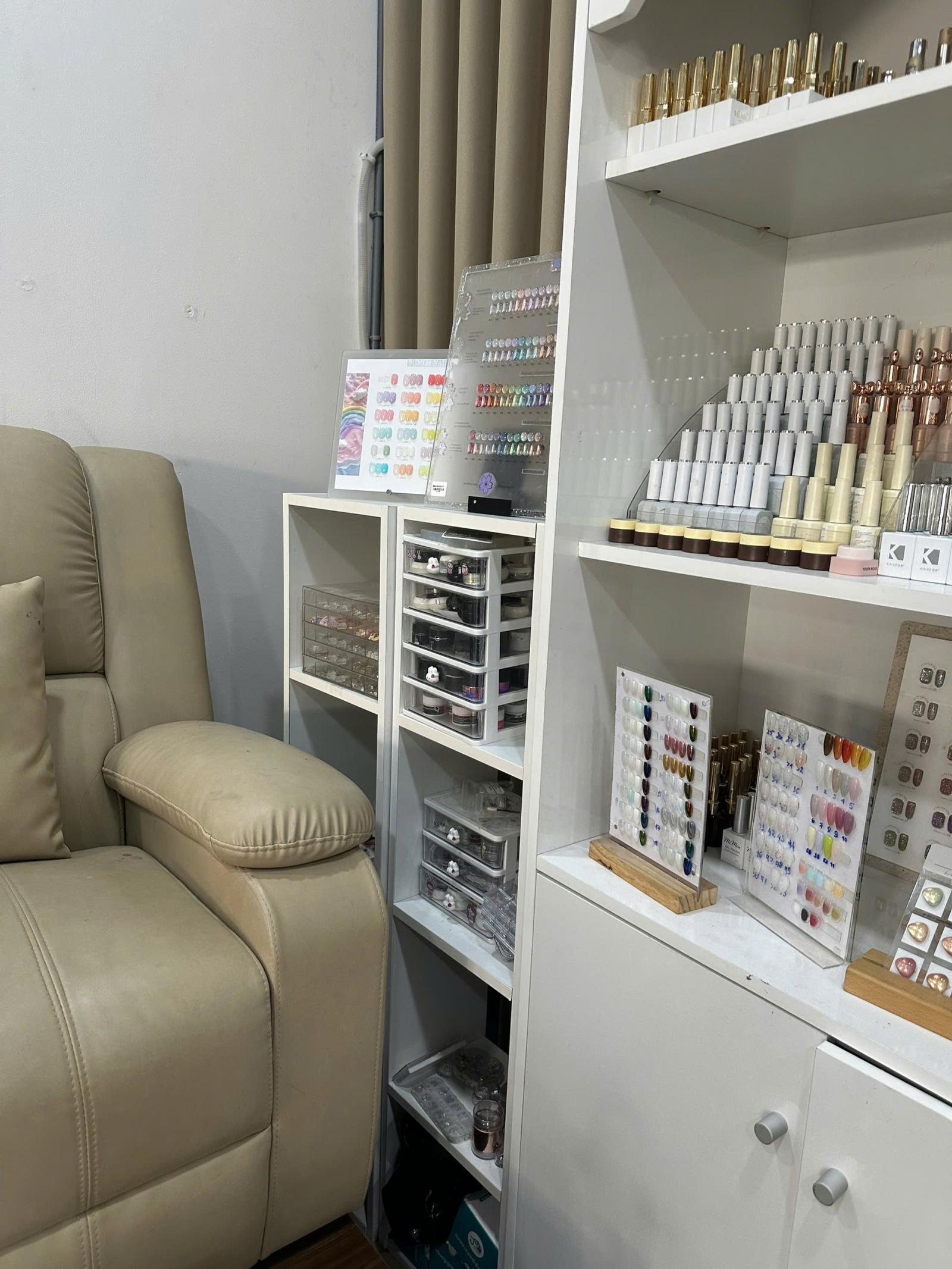 CHÍNH CHỦ SANG NHƯỢNG TIỆM NAIL - GỘI ĐANG HOẠT ĐỘNG TỐT - QUẬN TÂN BÌNH 15988839