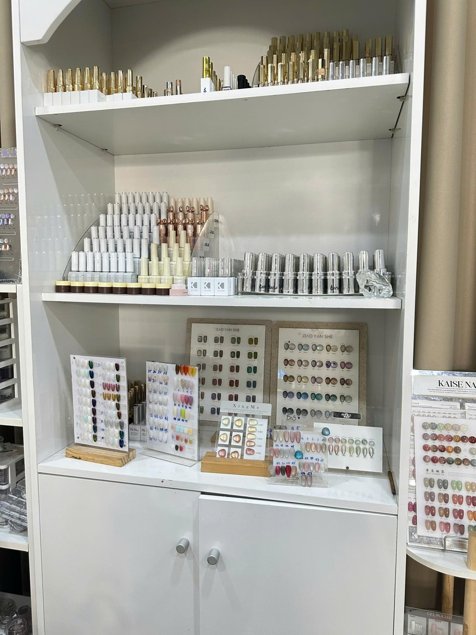 CHÍNH CHỦ SANG NHƯỢNG TIỆM NAIL - GỘI ĐANG HOẠT ĐỘNG TỐT - QUẬN TÂN BÌNH 15988839