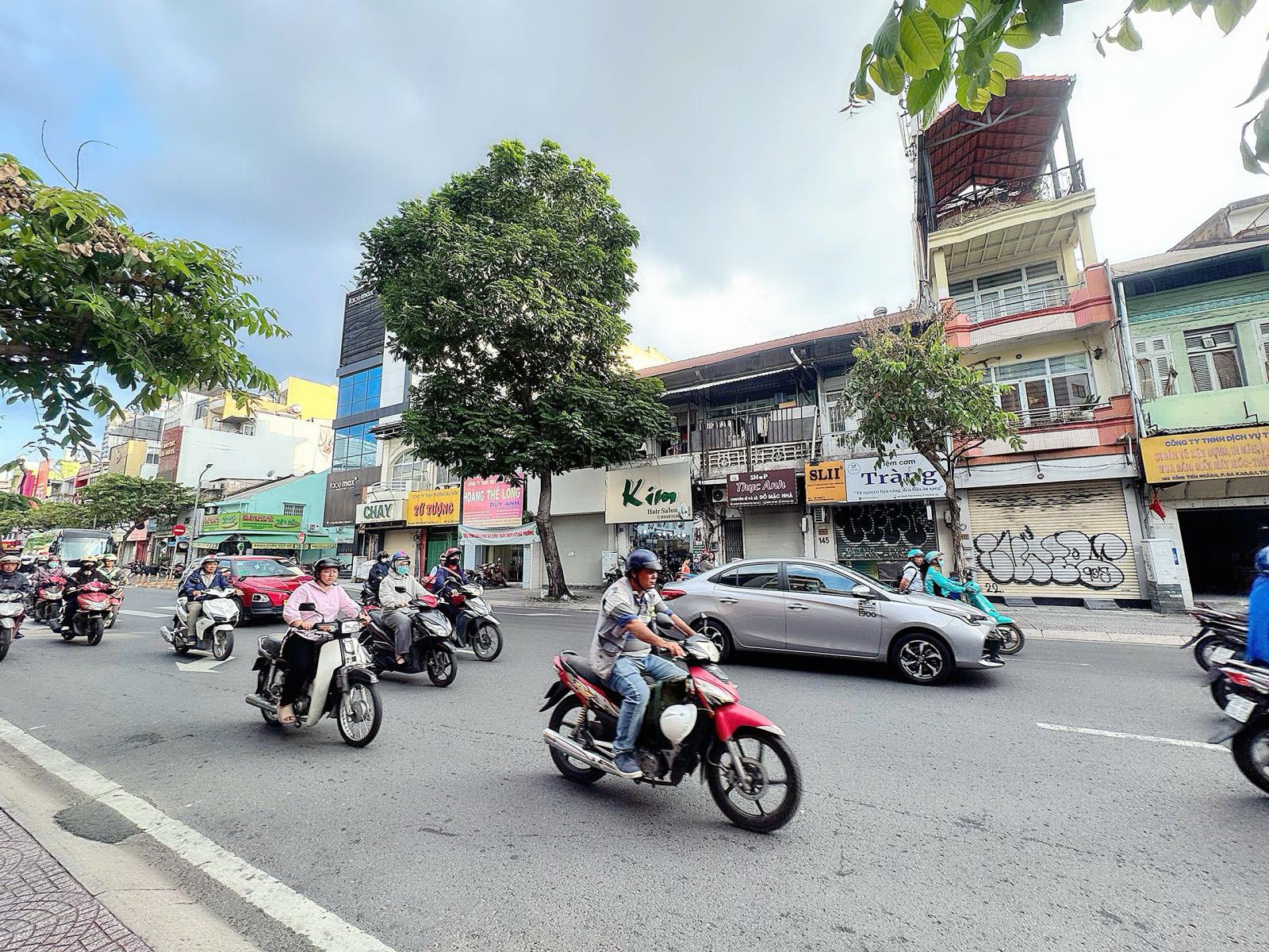 BÁN NHÀ MẶT TIỀN KD Đ.ĐINH TIÊN HOÀNG, QUẬN 1 - 4M*19M- HIẾM NHÀ BÁN* LH GIANG GIANG: 093.86.76.685 15988849
