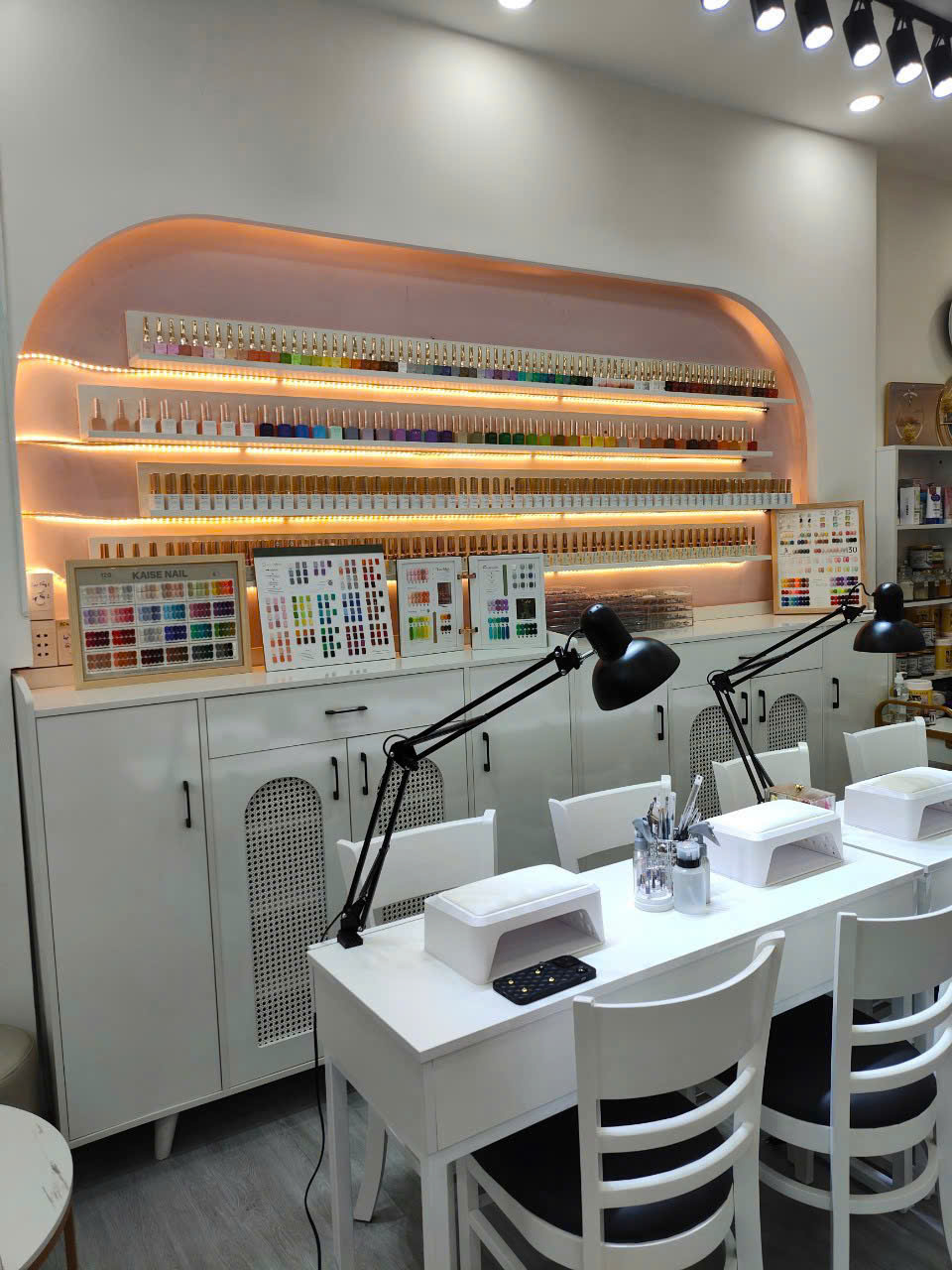 CẦN SANG NHƯỢNG TIỆM NAIL - MI - SPA QUẬN 9 – VÀO HOẠT ĐỘNG NGAY 15988856