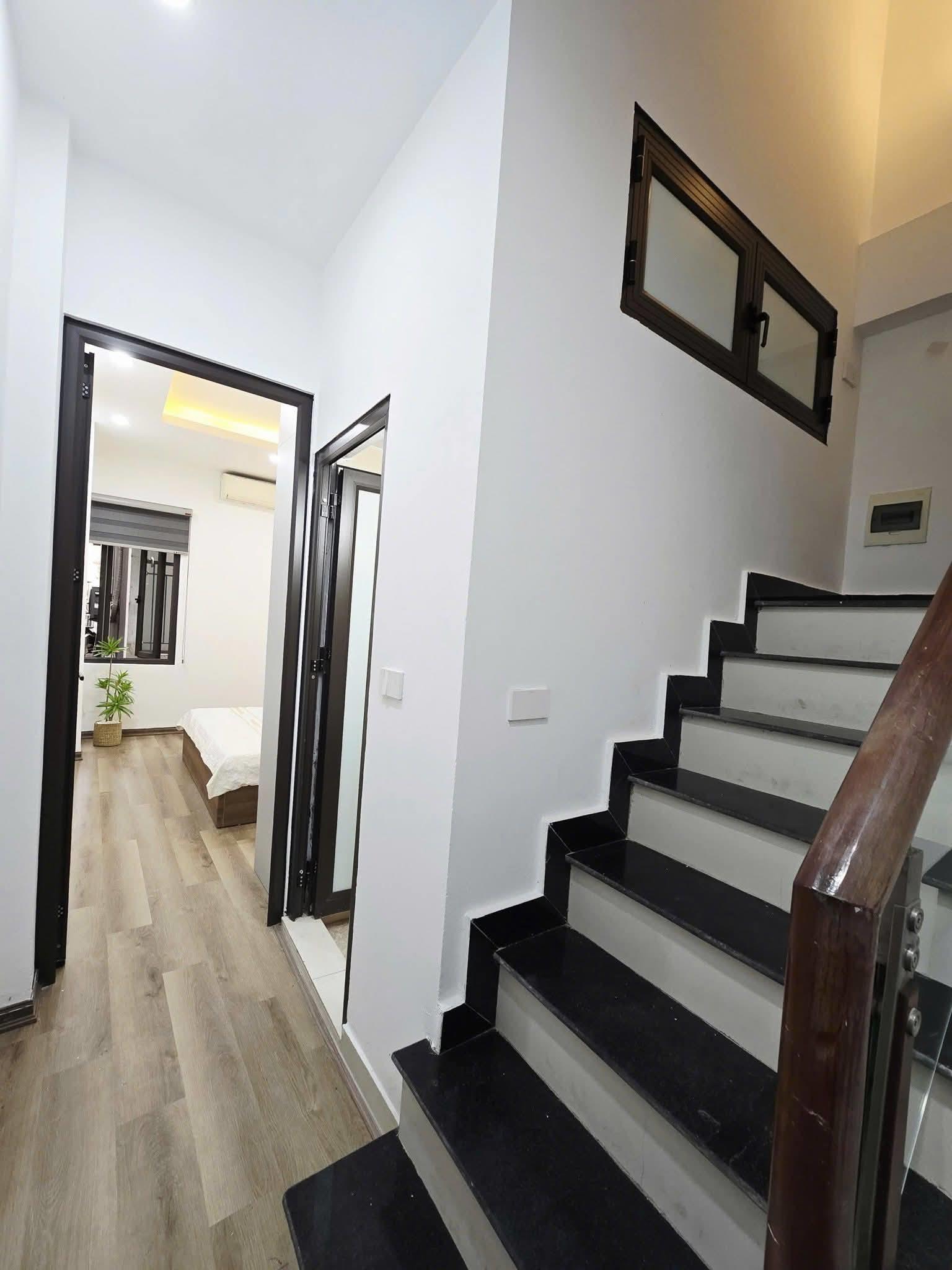 Hoàng Hoa Thám – Bán nhà mặt ngõ ôtô 5Tầng Giá chào 7.2 Tỷ Tây Hồ 15988861