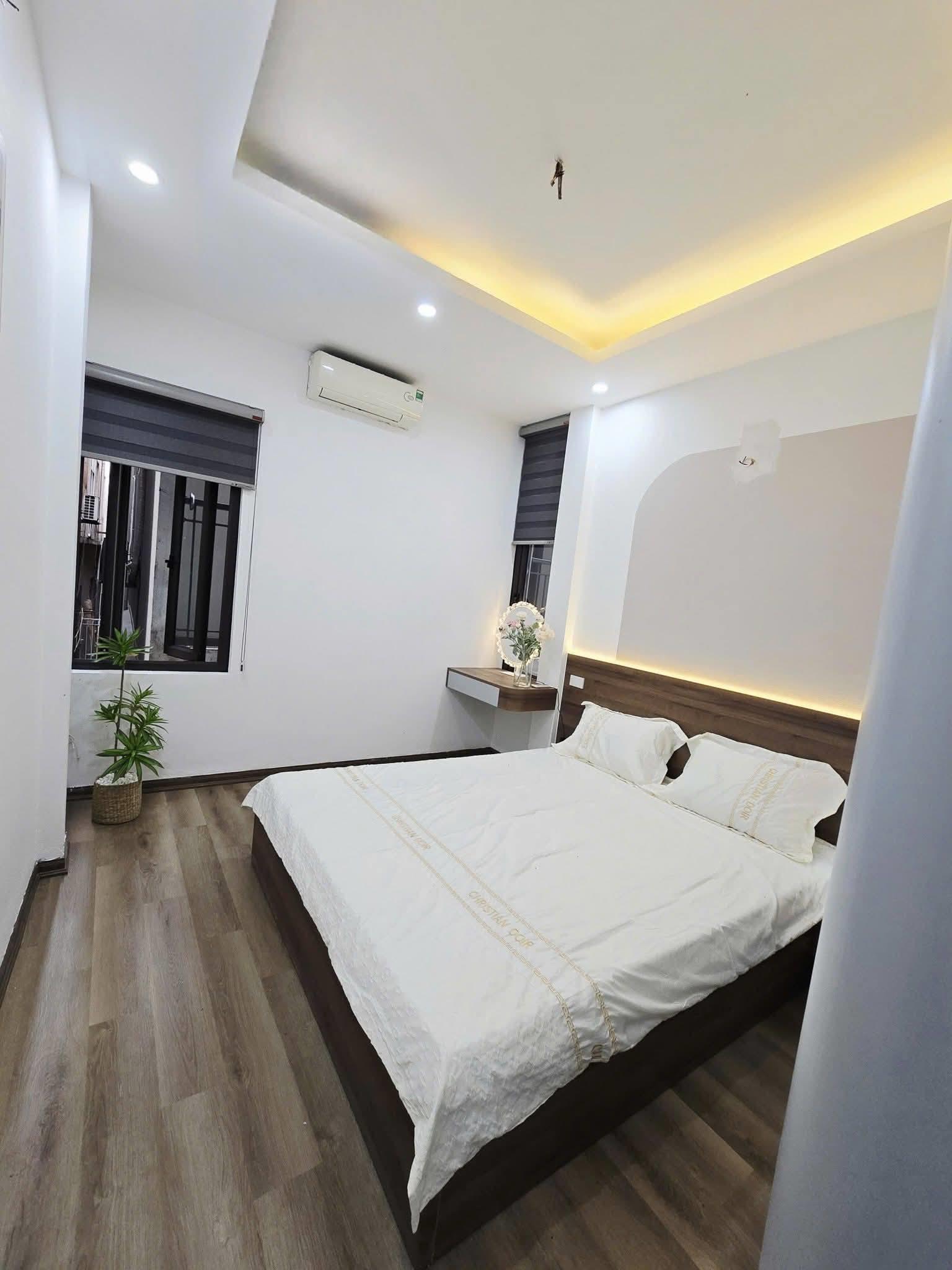 Hoàng Hoa Thám – Bán nhà mặt ngõ ôtô 5Tầng Giá chào 7.2 Tỷ Tây Hồ 15988861