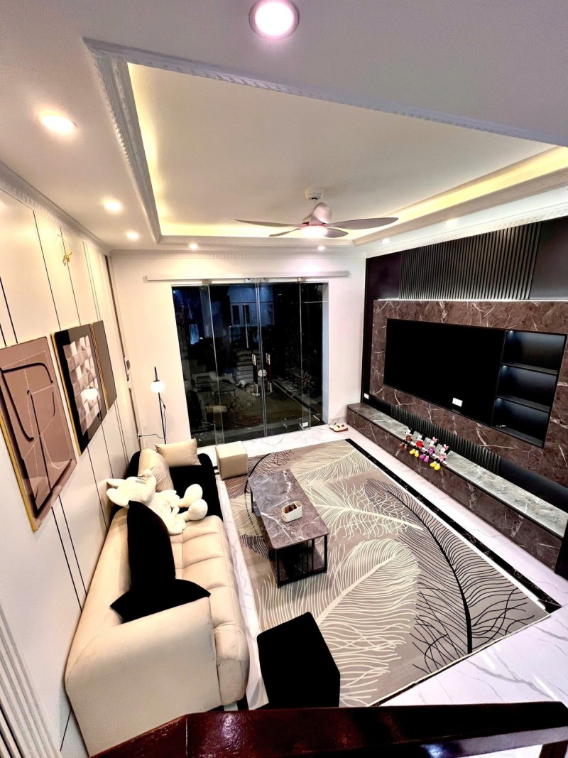 NHÀ NGUYỄN VĂN LINH – Ô TÔ QUA NHÀ – 5 TẦNG ĐẸP – Ở NGAY 15988904