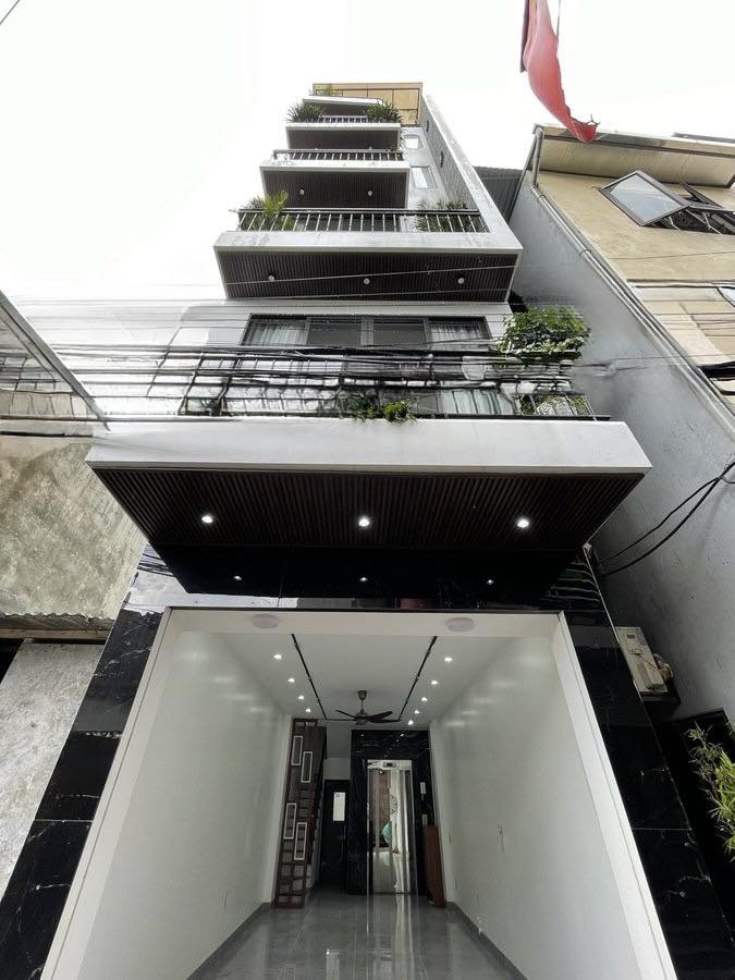 QUANH 11 TỶ CÓ NHÀ 43M2 6 TẦNG THANG MÁY, GARA Ô TÔ, FULL ĐỒ - PHỐ THẠCH BÀN 15988966