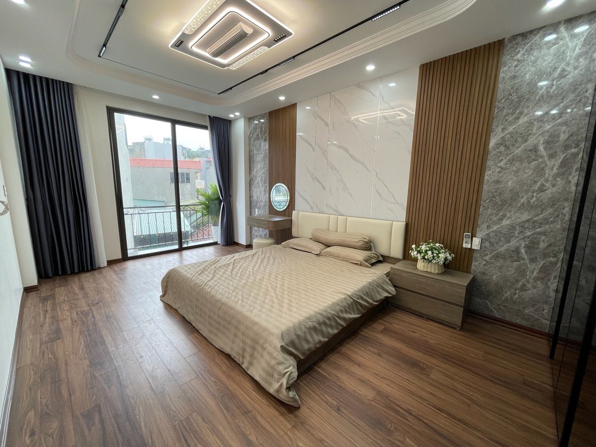 PHỐ NGUYỄN VĂN LINH CÓ NHÀ 43M2 6 TẦNG THANG MÁY, GARA Ô TÔ - CHỈ 11.X TỶ 15988984