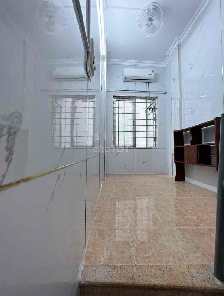 Cho thuê nhà nguyên căn diện tích 10m2 x 4 tầng + 1 tum Phố Yên Lãng - phường Đống Đa. 15988993