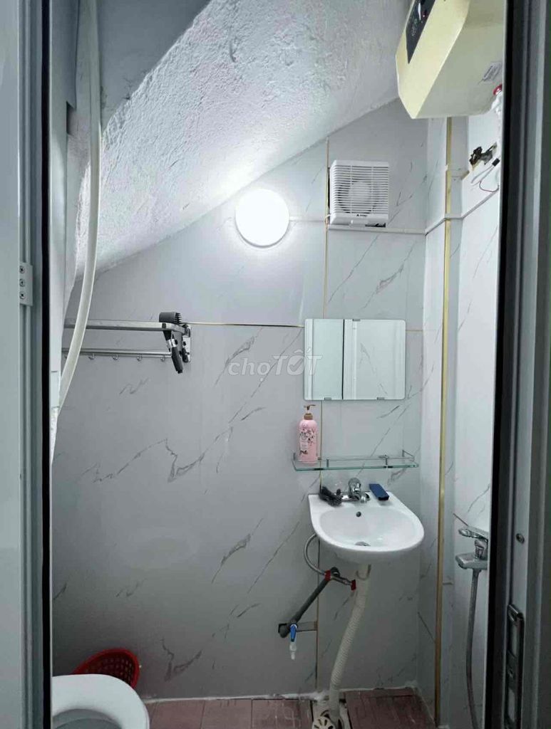 Cho thuê nhà nguyên căn diện tích 10m2 x 4 tầng + 1 tum Phố Yên Lãng - phường Đống Đa. 15988993