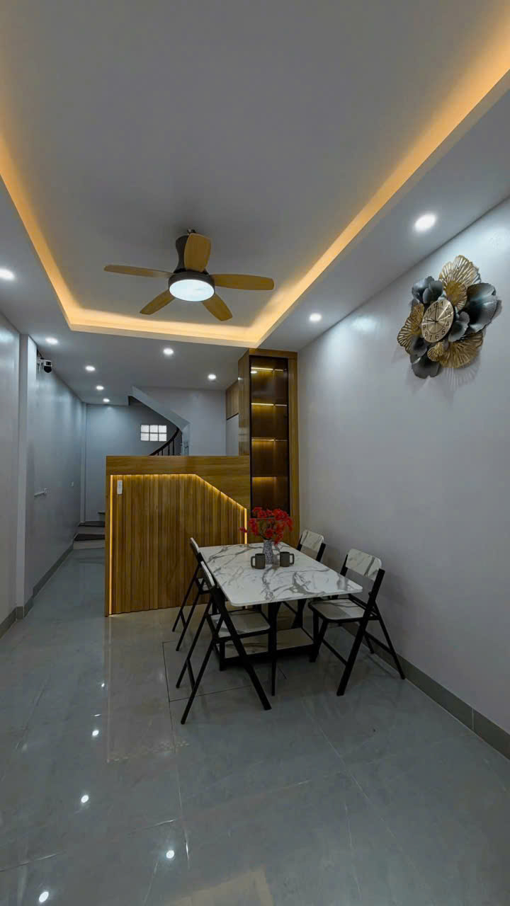 Cho thuê nhà ngõ Hồ Tùng Mậu-dt 50m2*5 tầng-Giá 17 triệu ở nhóm 6 - 7 người 15989033