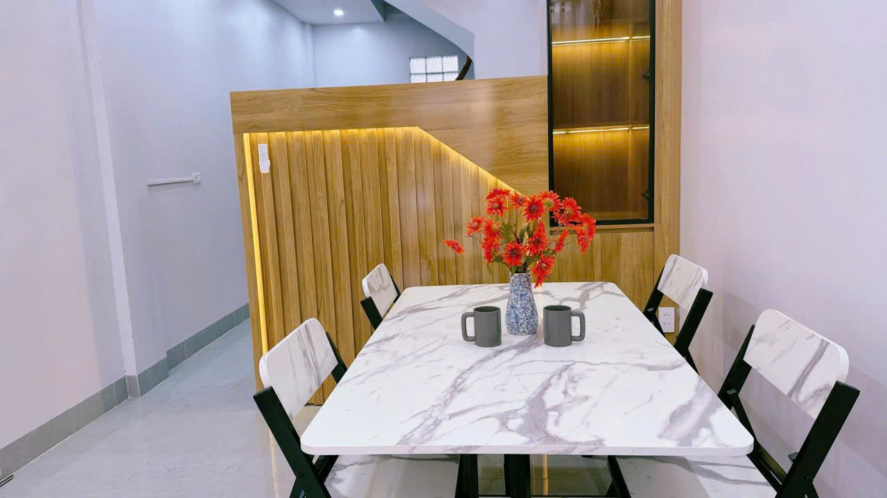 Cho thuê nhà ngõ Hồ Tùng Mậu-dt 50m2*5 tầng-Giá 17 triệu ở nhóm 6 - 7 người 15989033