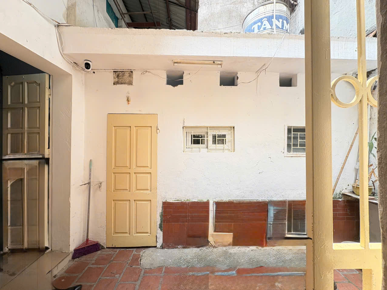 Cho thuê nhà ngõ Nguyễn Lương Bằng- Đống Đa-dt 40m2*1,5 tầng-Giá 5,5tr ctl 15989040