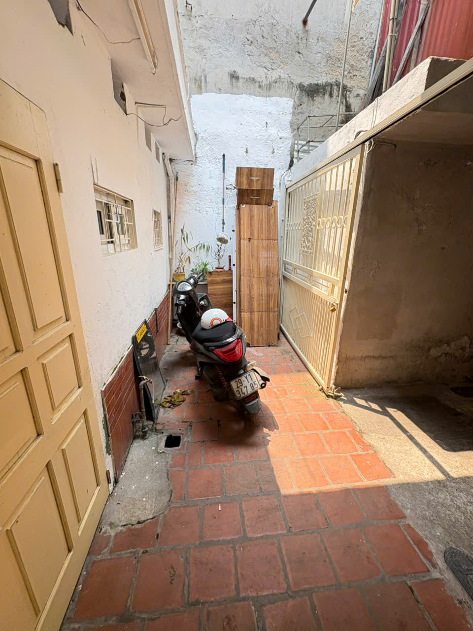 Cho thuê nhà ngõ Nguyễn Lương Bằng- Đống Đa-dt 40m2*1,5 tầng-Giá 5,5tr ctl 15989040