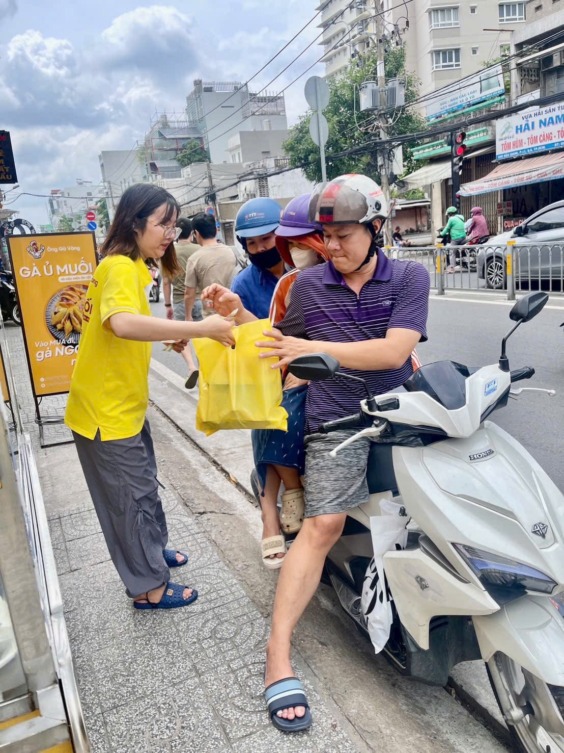 Chính chủ cần sang nhượng lại cửa hàng tại Hồ Chí Minh 15989081