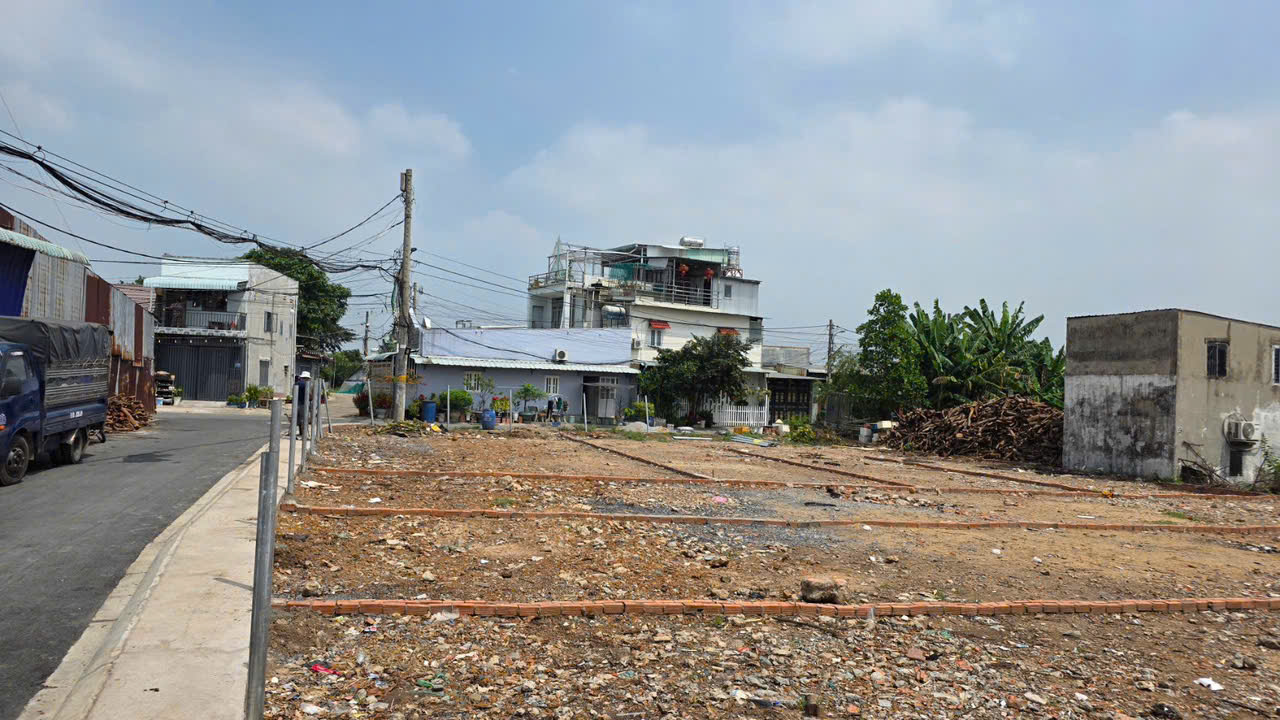 8 LÔ MẶT TIỀN NHỰA – GIÁP Q12 – GẦN CHỢ GẤU & NHÀ THỜ TÂN ĐÔNG – TỪ NHỈNH 4 TỶ 15989089