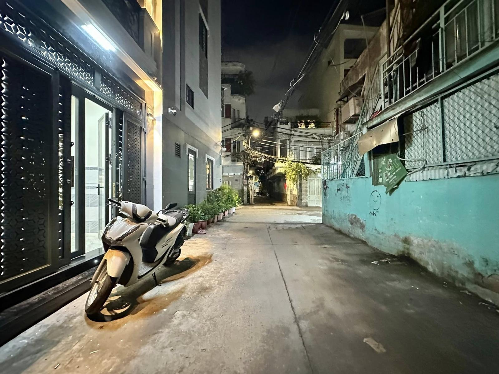 NHỈNH 8 TỶ! OTO TRÁNH,NGÕ THÔNG,KINH DOANH, NHÀ CẦU DIỄN DT:40Mx5T 15989169