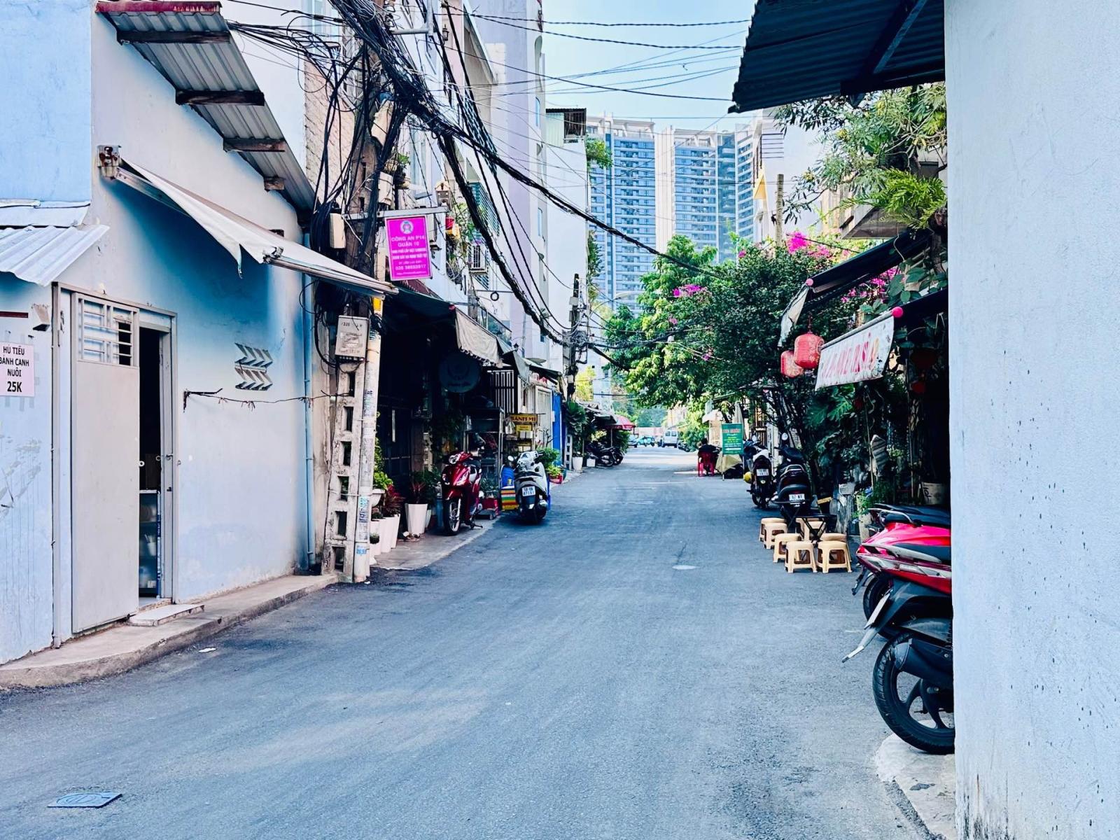 NHÀ LÔ GÓC GẦN TÔ HIẾN THÀNH QUẬN 10 HẺM XE HƠI 15989185