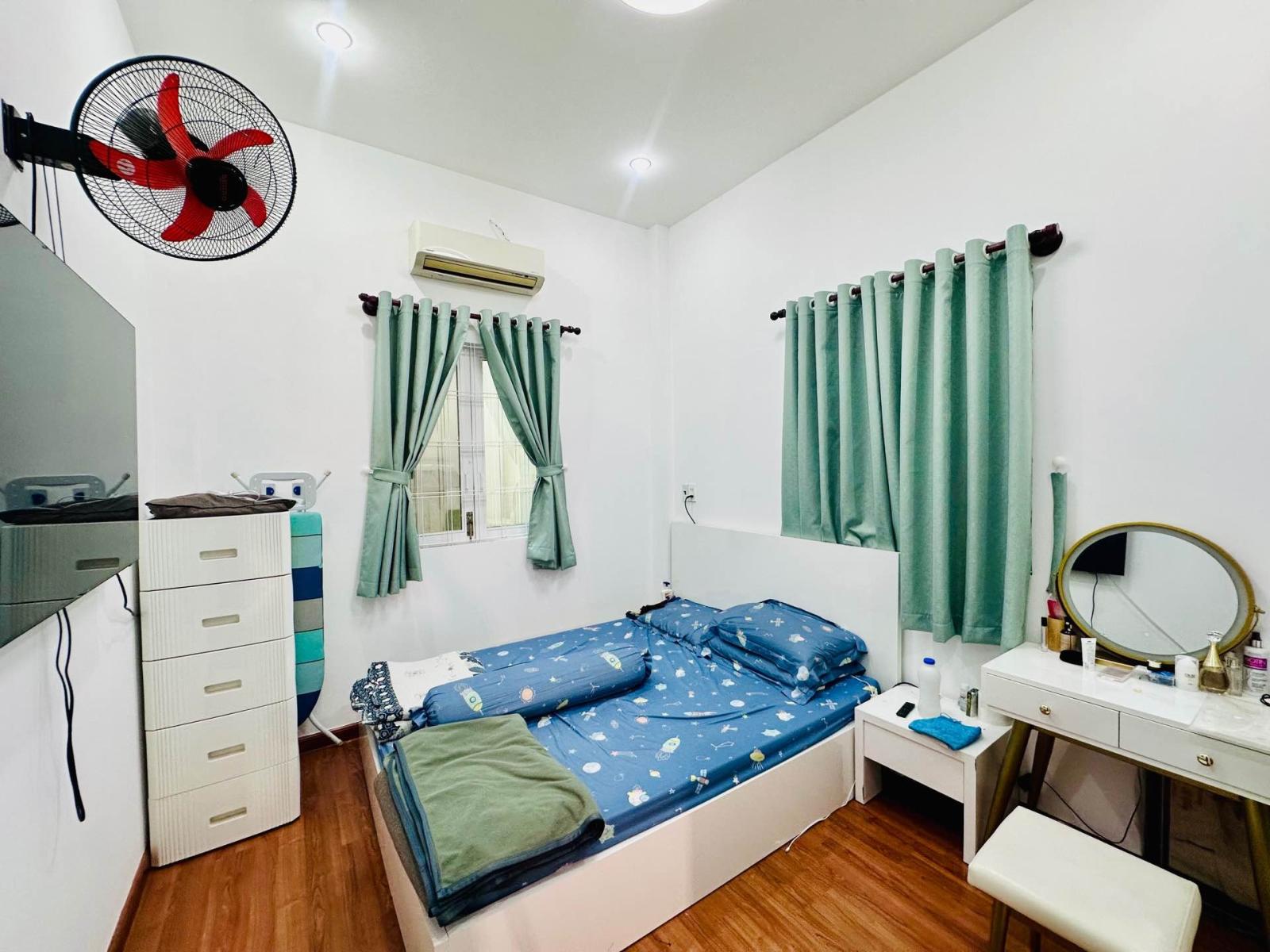 NHÀ LÔ GÓC GẦN TÔ HIẾN THÀNH QUẬN 10 HẺM XE HƠI 15989185