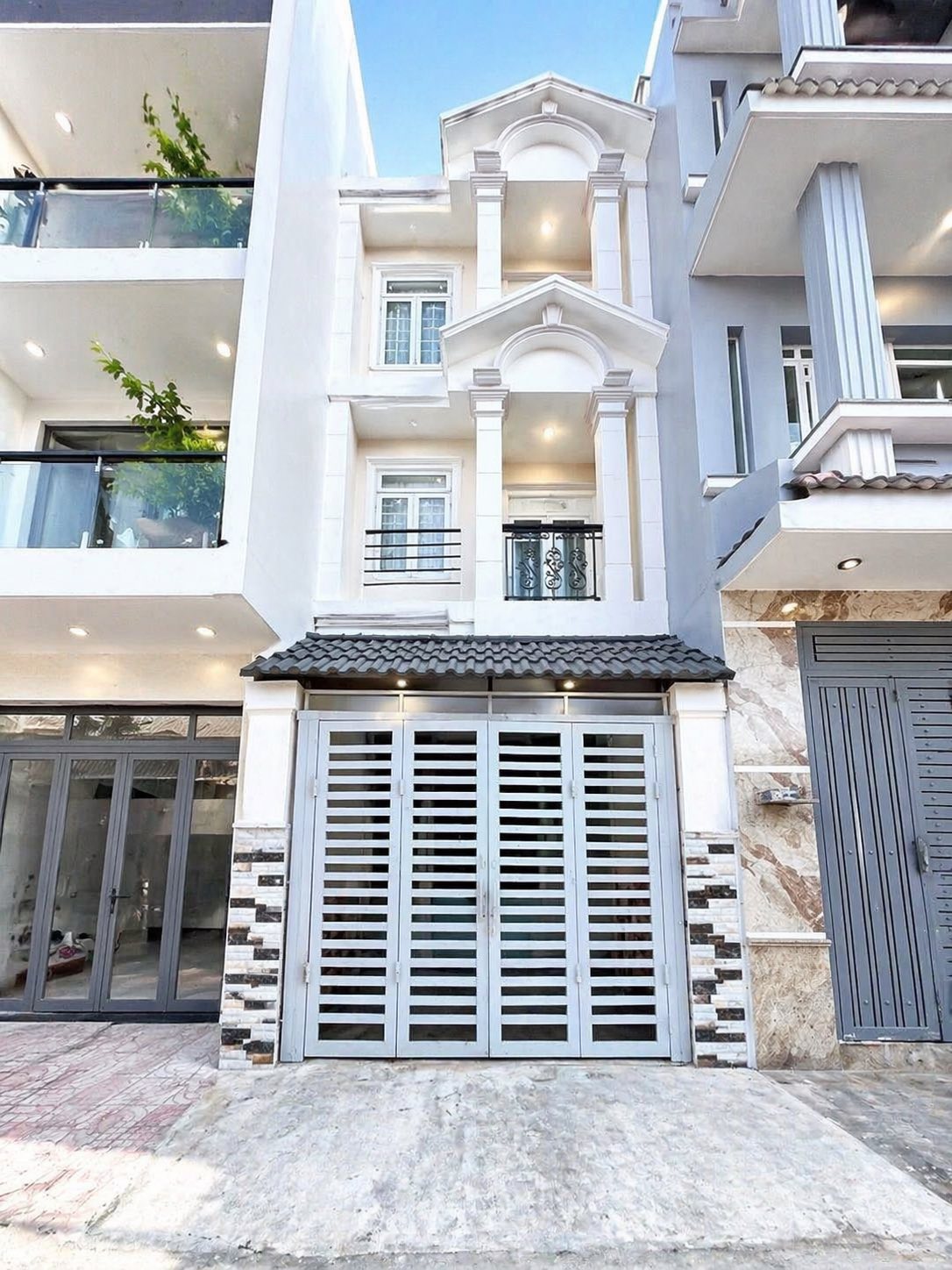 CHỈ 8.X TỶ – 76M² – 3 TẦNG – HẺM 12M XE HƠI TRÁNH – NGAY AEON  – ĐH CÔNG THƯƠNG 15989234