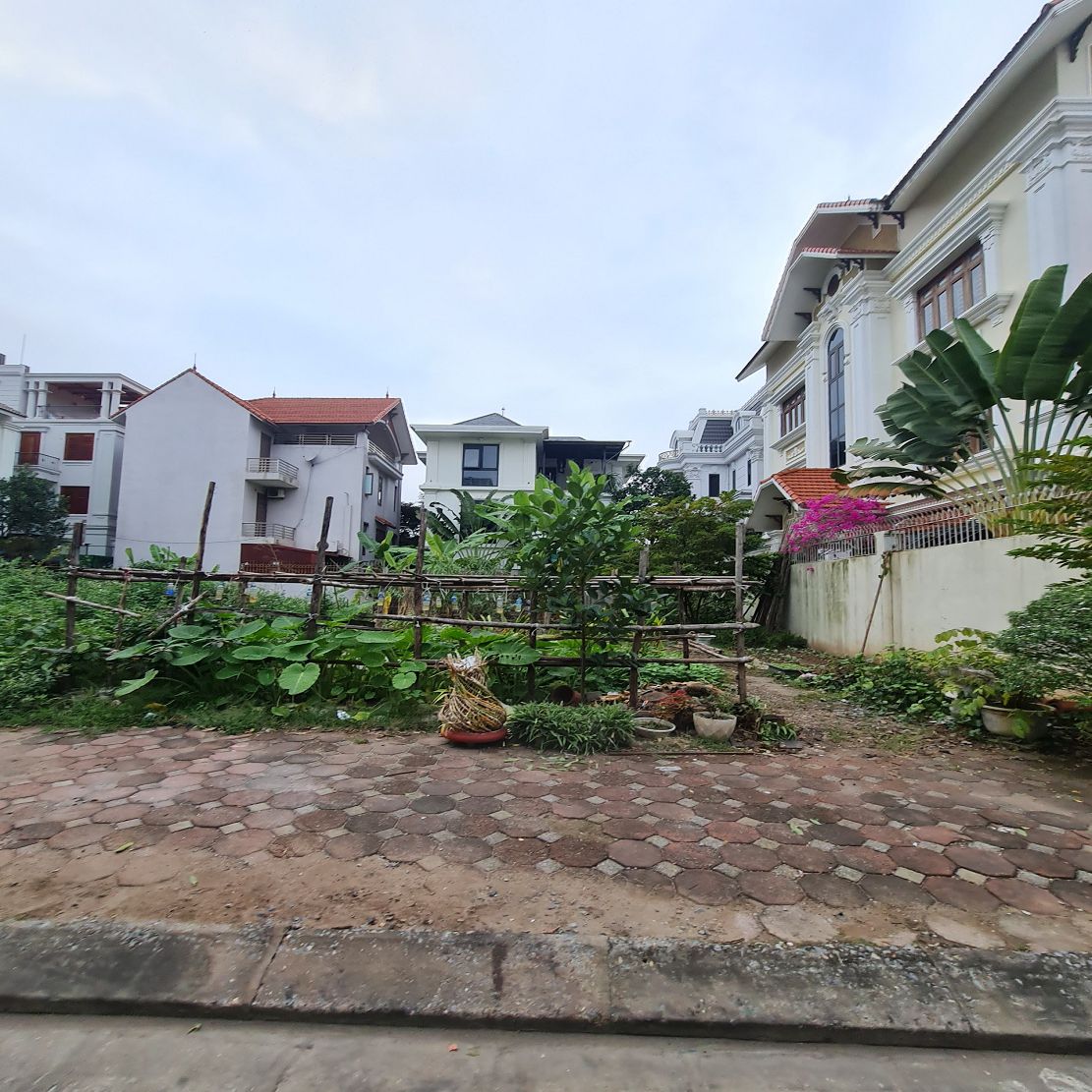 101m2 đất đấu gia 31ha Trâu Quỳ. Đường 15m kinh doanh sầm uất. Chỉ 15 tỷ x. Lh 0989894845 15989270