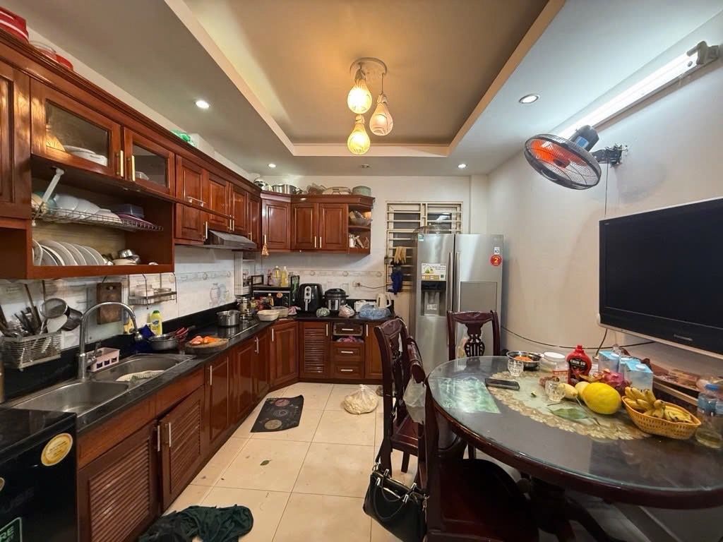 Bán đất tặng nhà Ngọc Thụy- Phân Lô- Dân Xây -50m 3 tầng nhỉnh 8 tỷ(TL) 15989340