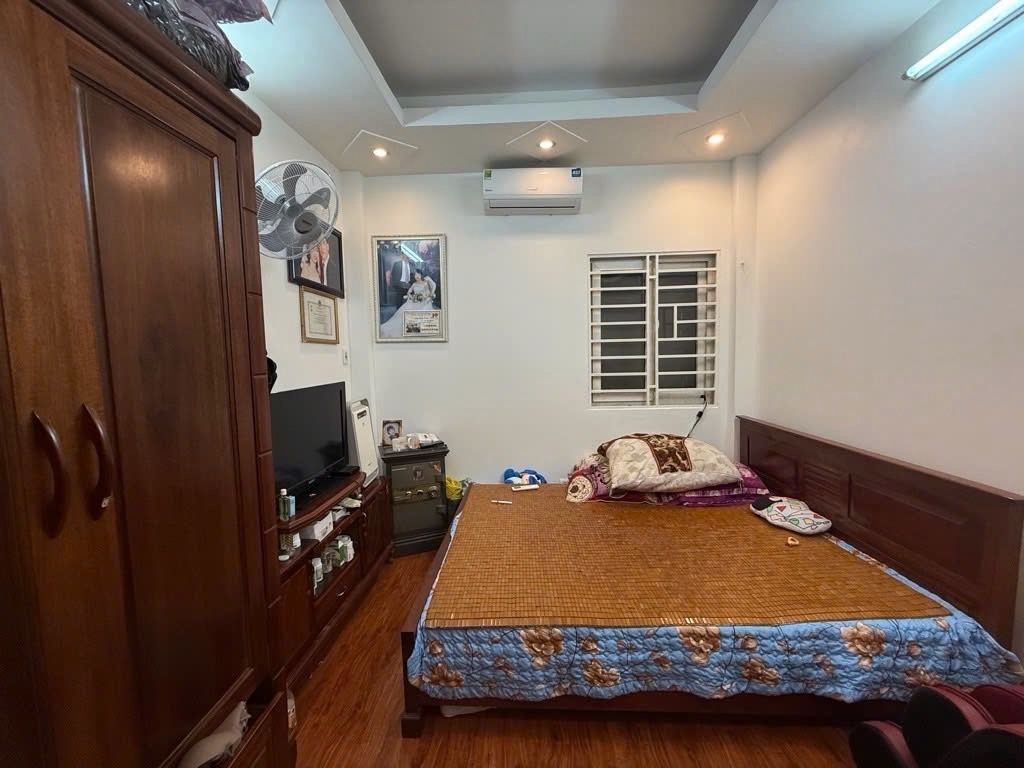 Bán đất tặng nhà Ngọc Thụy- Phân Lô- Dân Xây -50m 3 tầng nhỉnh 8 tỷ(TL) 15989343