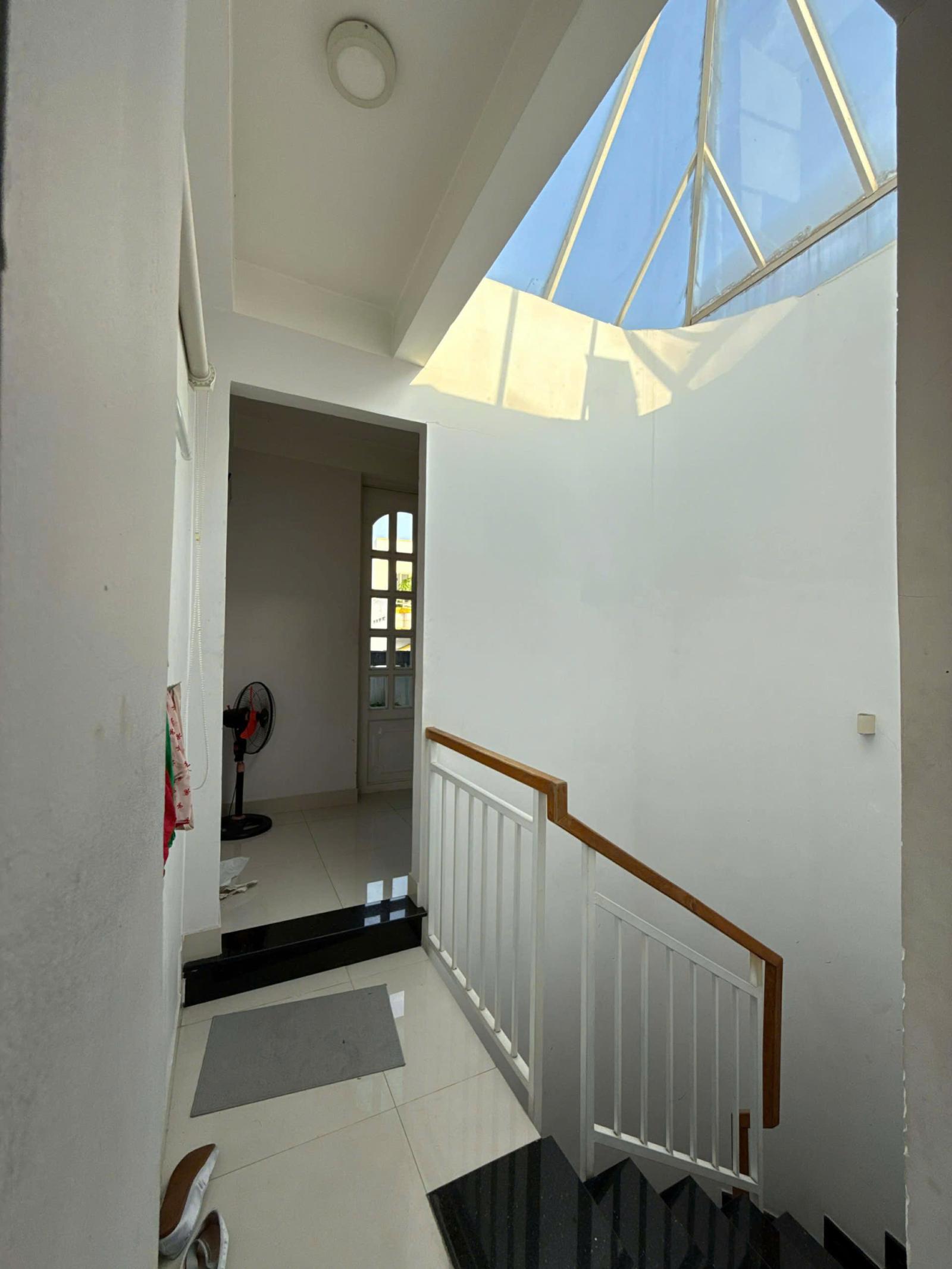 TRẦN VĂN QUANG TÂN BÌNH 32M2 4 TẦNG ĐÚC 3PN 3WC SÂN THƯỢNG SHR CHỈ 5.65 TỶ
 15989345