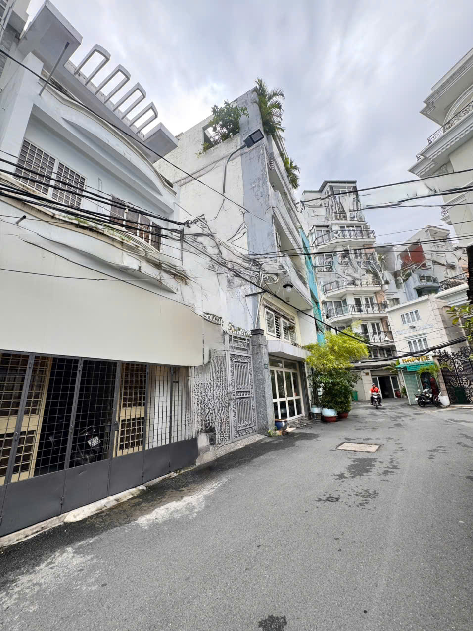 BÁN NHÀ 4 TẦNG HXH Đ.LÊ VĂN SỸ, QUẬN 3 - NGANG HIẾM 7,6M*14M - XUNG QUANH CAO TẦNG SANG CHẢNH * LH 15989388