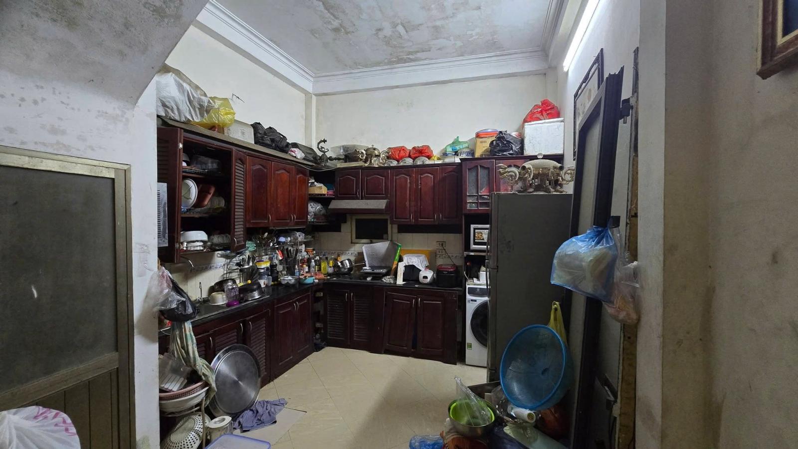 NHÀ CHÍNH CHỦ - GIÁ TỐT Cần Bán Nhanh nhà khu vực kinh doanh buôn bán tốt ngõ 120 Dương Văn Bé 15989402