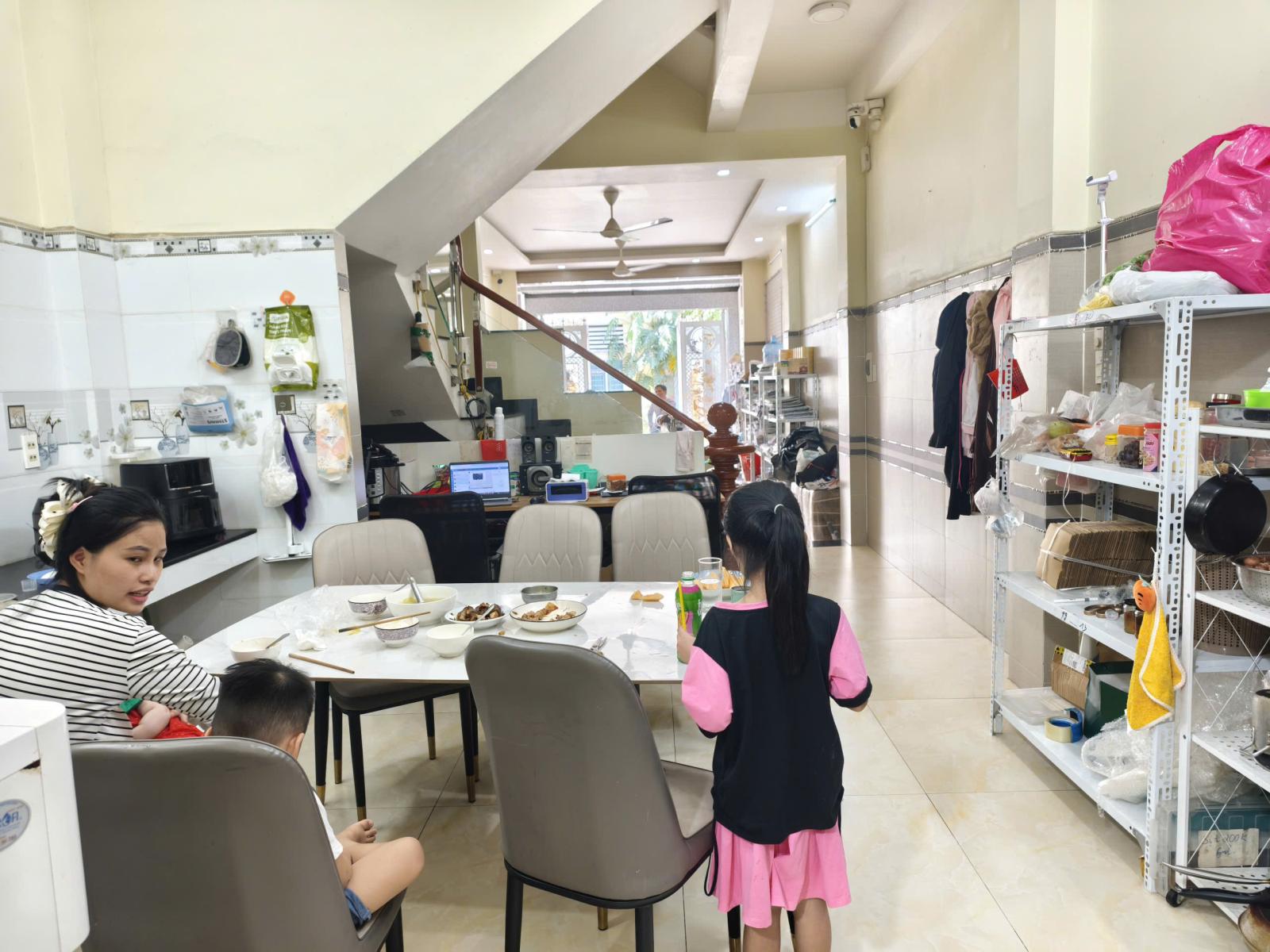 Bán nhà 3 tầng đường số 16 Linh Trung, Thủ Đức, TP HCM. DT  74m2, 4PN, SH, 9.2 tỷ - 0933125879 15989412