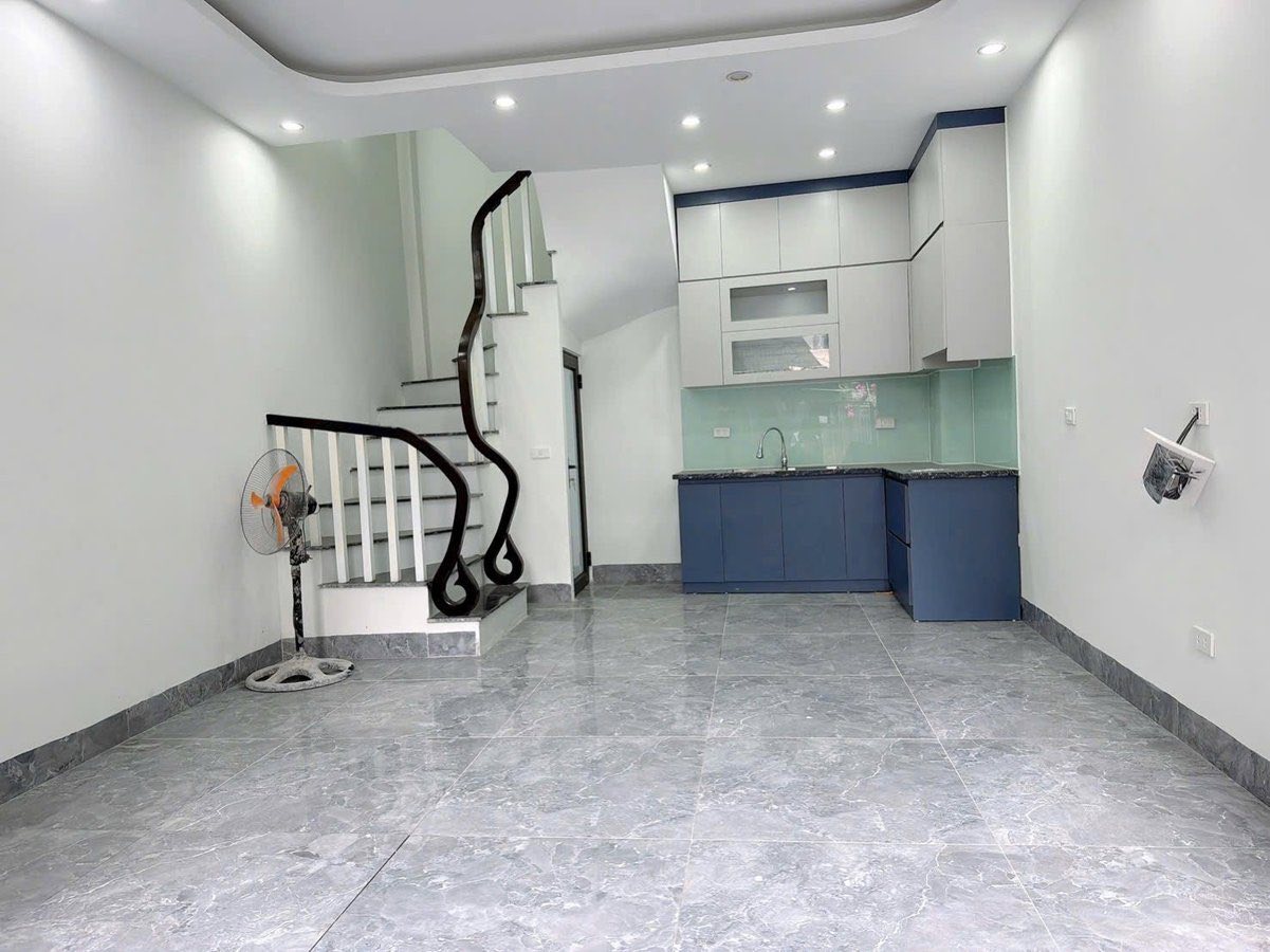 TÀI CHÍNH 7 TỶ, TÌM NHÀ GẦN TRƯỜNG, CHỢ,Ô TÔ ĐỖ CỬA TRUNG TÂM THẠCH BÀN. 15989475