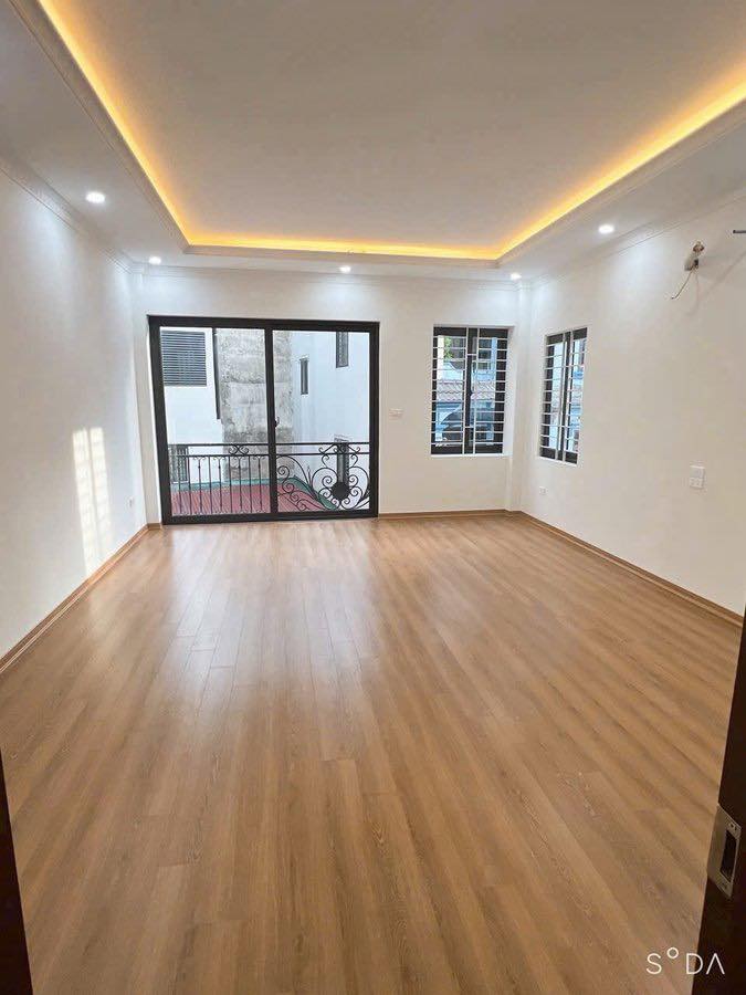 TÀI CHÍNH 7 TỶ, TÌM NHÀ GẦN TRƯỜNG, CHỢ,Ô TÔ ĐỖ CỬA TRUNG TÂM THẠCH BÀN. 15989475