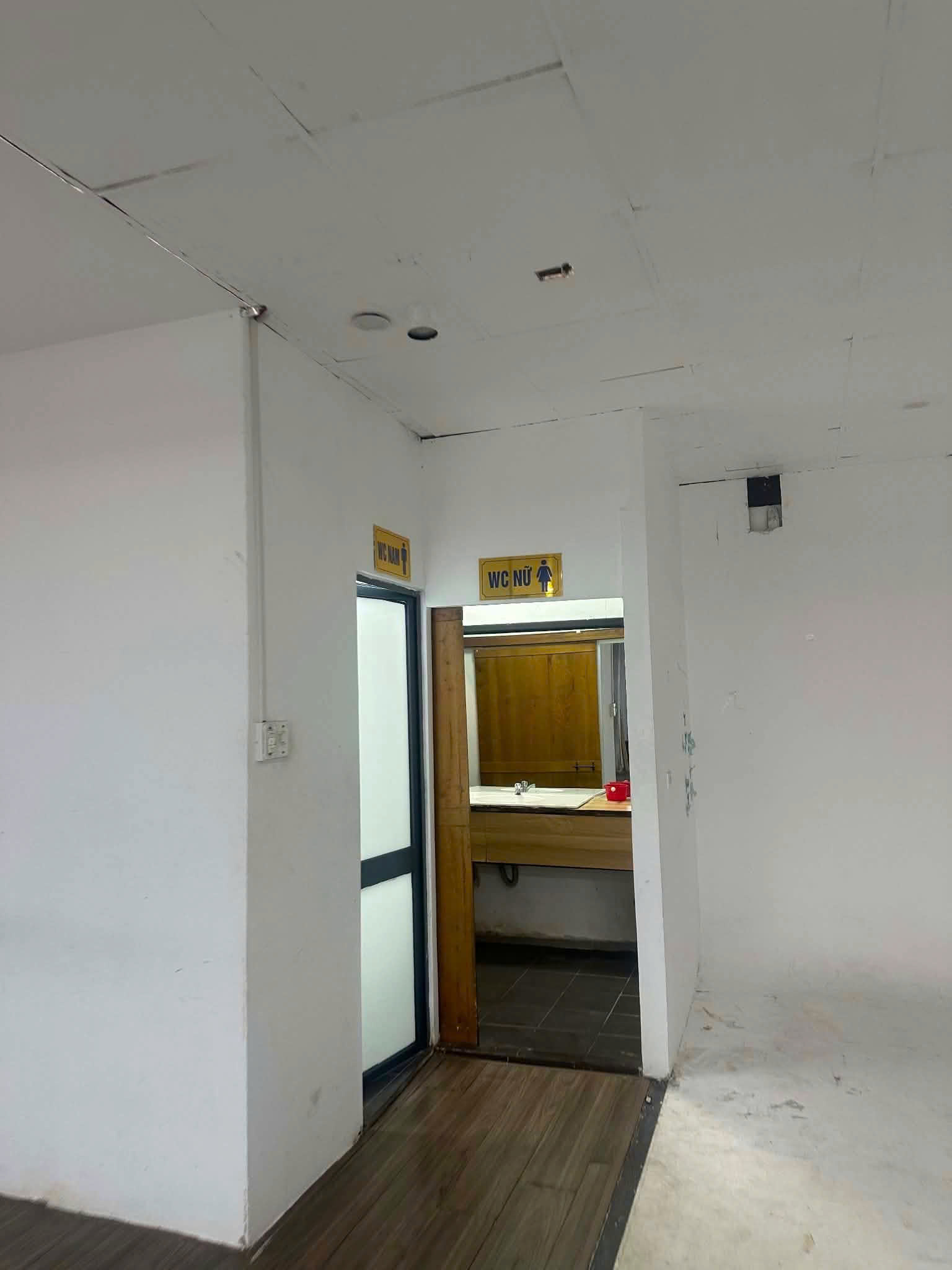 CHO THUÊ MẶT BẰNG TẦNG 2 , SỐ 88 KHÚC THỪA DỤ, CẦU GIẤY, HÀ NỘI 15989498