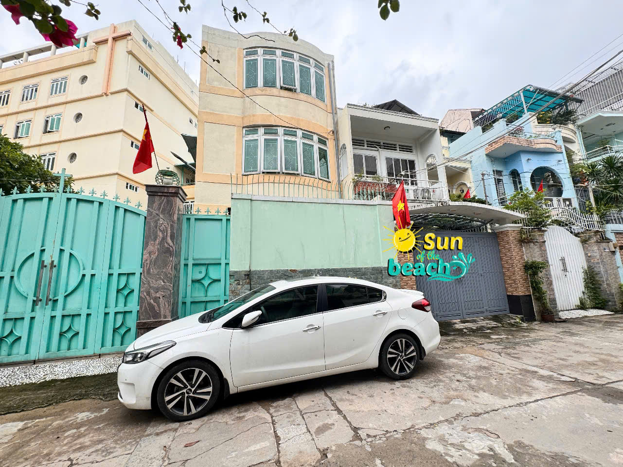 BÁN NHÀ 2 TẦNG NGAY KHU BIỆT THỰ Đ. CÁCH MẠNG THÁNG 8, QUẬN 3 - NGANG ĐẸP 4,4M*19M - CHỈ 16,5T*LH 15989557