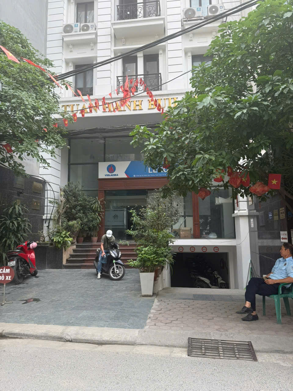 Cho thuê tòa nhà 8 tầng, có thang máy, hợp làm văn phòng, trụ sở công ty tại Thanh Xuân 15989597