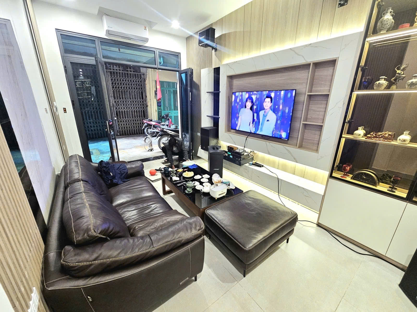 NHÀ ĐẸP HOÀNG VĂN THÁI – Ô TÔ 7 CHỖ VÀO NHÀ – 2 THOÁNG – FULL NỘI THẤT – Ở SƯỚNG 15989613