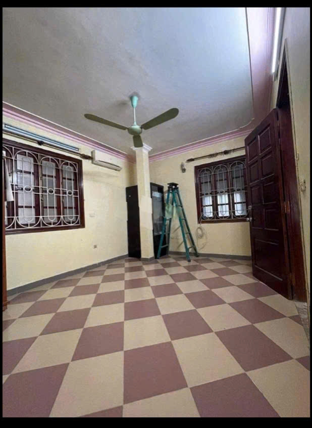 Cho thuê nhà ngõ Cát Linh, 24m x 4 tầng, 2 ngủ 3 vệ sinh, 8 triệu vào nhận nhà ngay 15989619