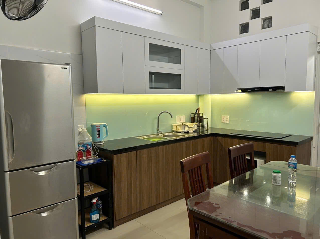 Cho thuê nhà ngõ oto Quan Hoa- làm VP cty, KD on, kết hợp ở 45m2*4 tầng-Giá 18 triệu 15989632