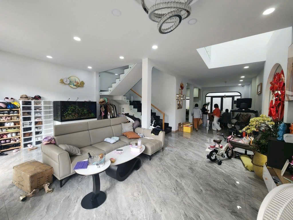 QUẬN 7 NHÀ 3 TẦNG PHƯỜNG TÂN THUẬN  - NHÀ ĐẸP TẶNG NỘI THẤT - 72M2 - AN  NINH 15989642