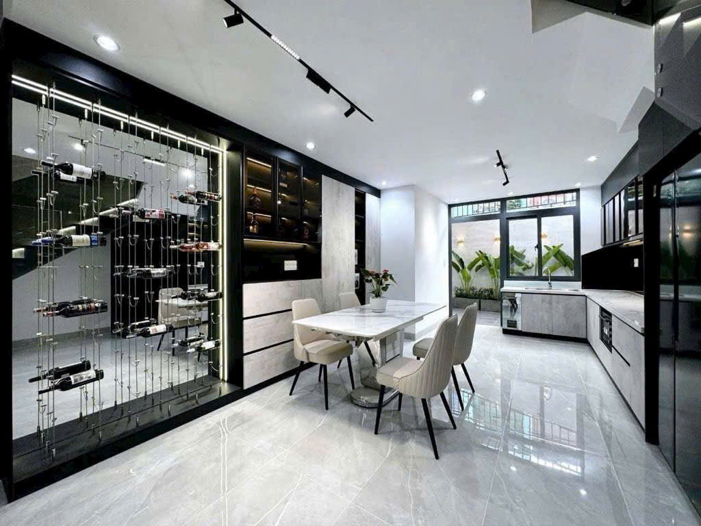 QUẬN 7 NHÀ 3 TẦNG PHƯỜNG TÂN THUẬN  - NHÀ ĐẸP TẶNG NỘI THẤT - 72M2 - AN  NINH 15989642